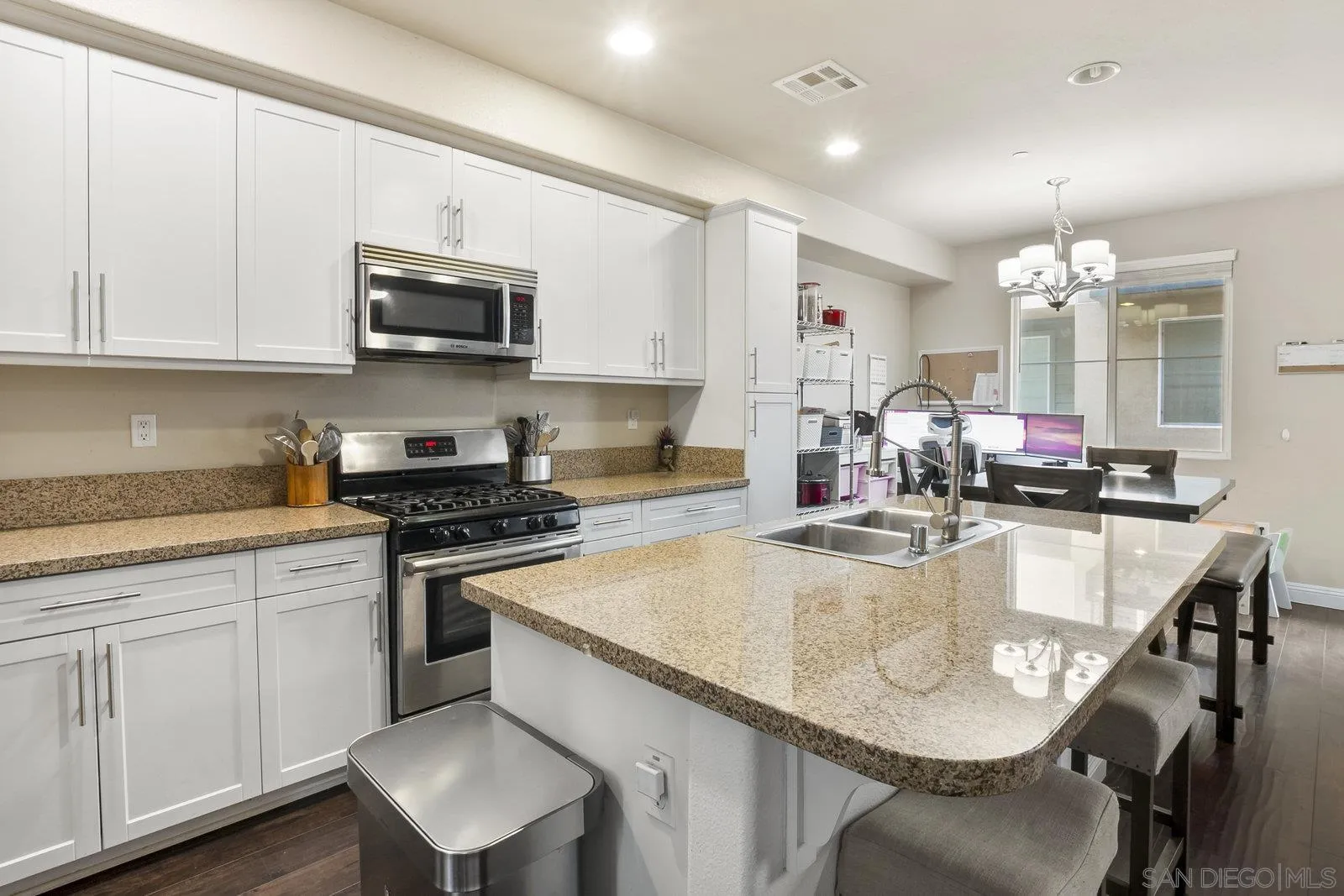 https://cdn.realtyfeed.com/cdn/127/250043536/1c248c51cea651f7286192d4fd224074.webp