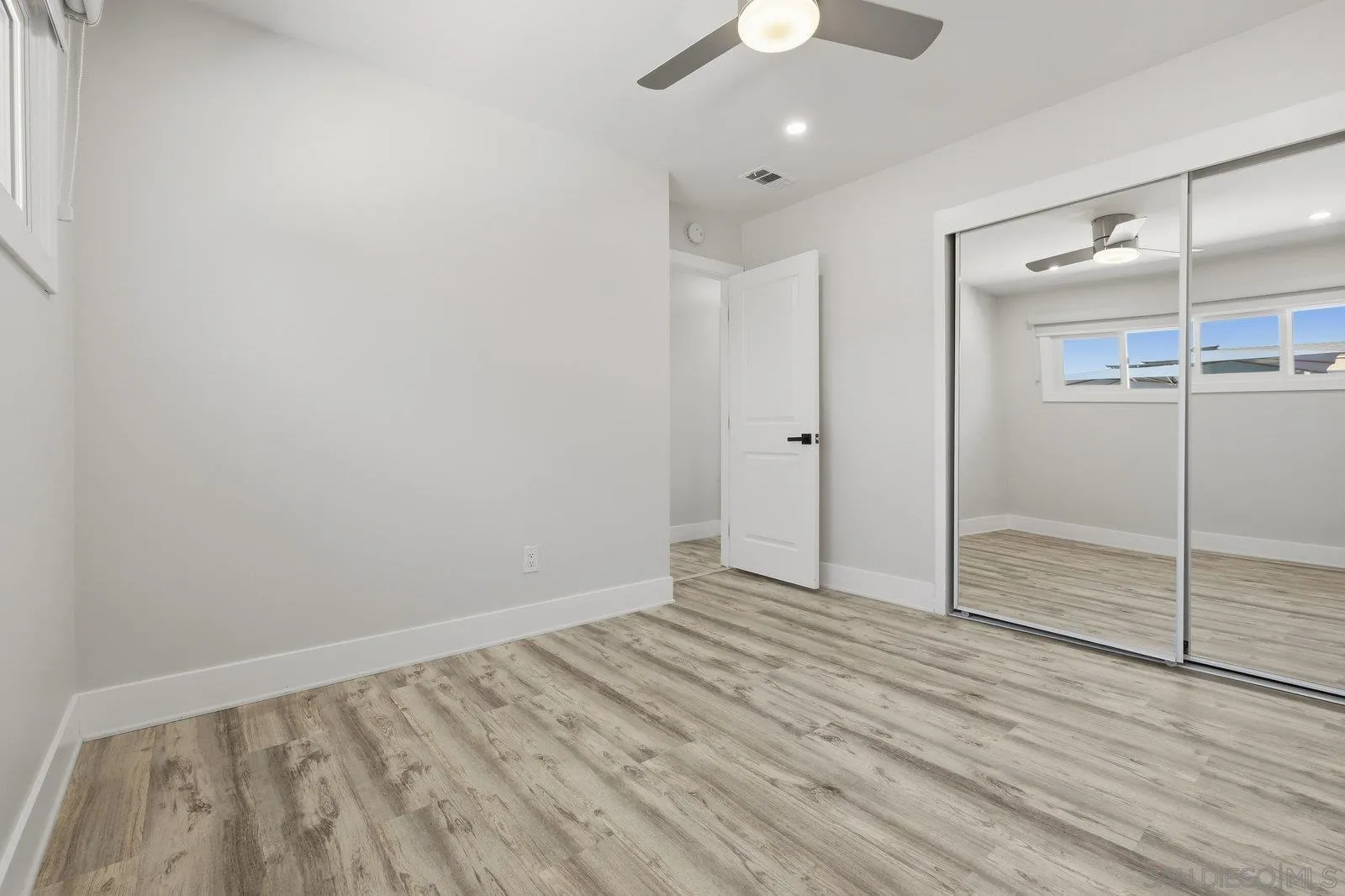 https://cdn.realtyfeed.com/cdn/127/250043561/33f6a7ae4c65f5fd15bd742f43c278b5.webp