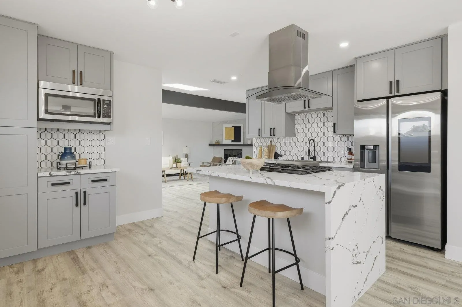 https://cdn.realtyfeed.com/cdn/127/250043561/7a8f4e7081d3e41c2c3346765d601121.webp