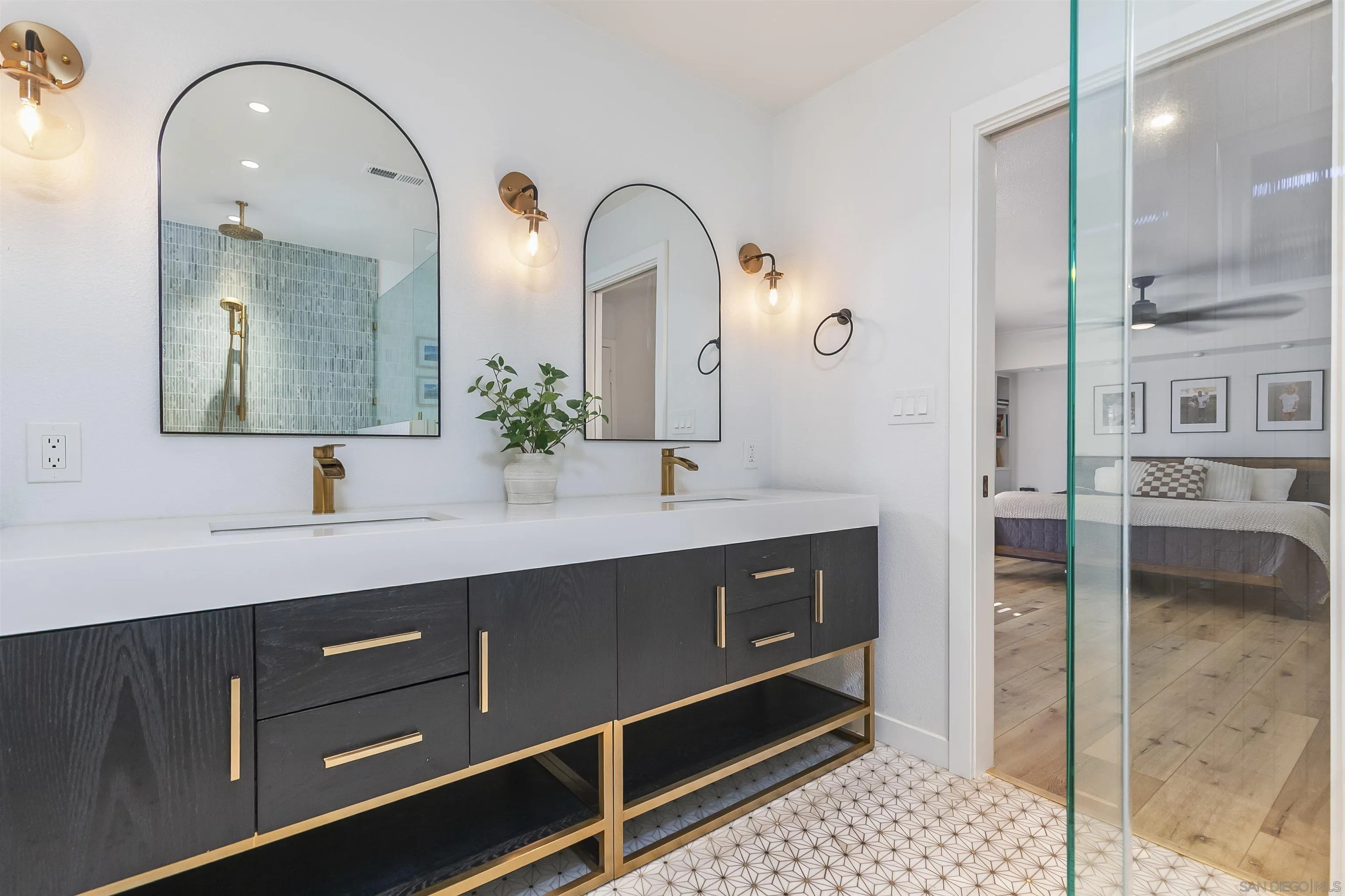 https://cdn.realtyfeed.com/cdn/127/250043565/0303facc8409b511681b52a7dcdd8270.webp