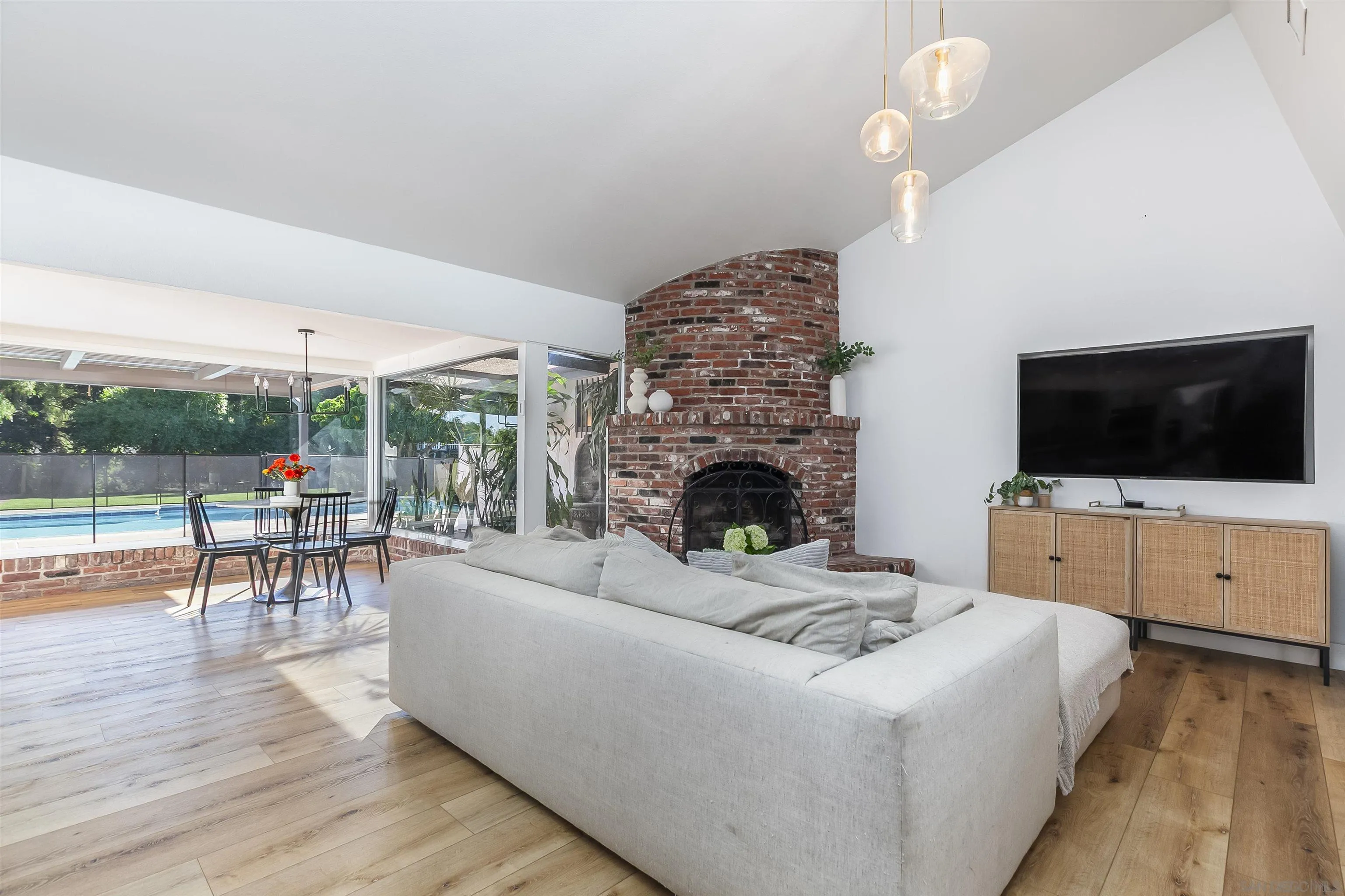 https://cdn.realtyfeed.com/cdn/127/250043565/0afc466089c4178f7667d0e33f589210.webp
