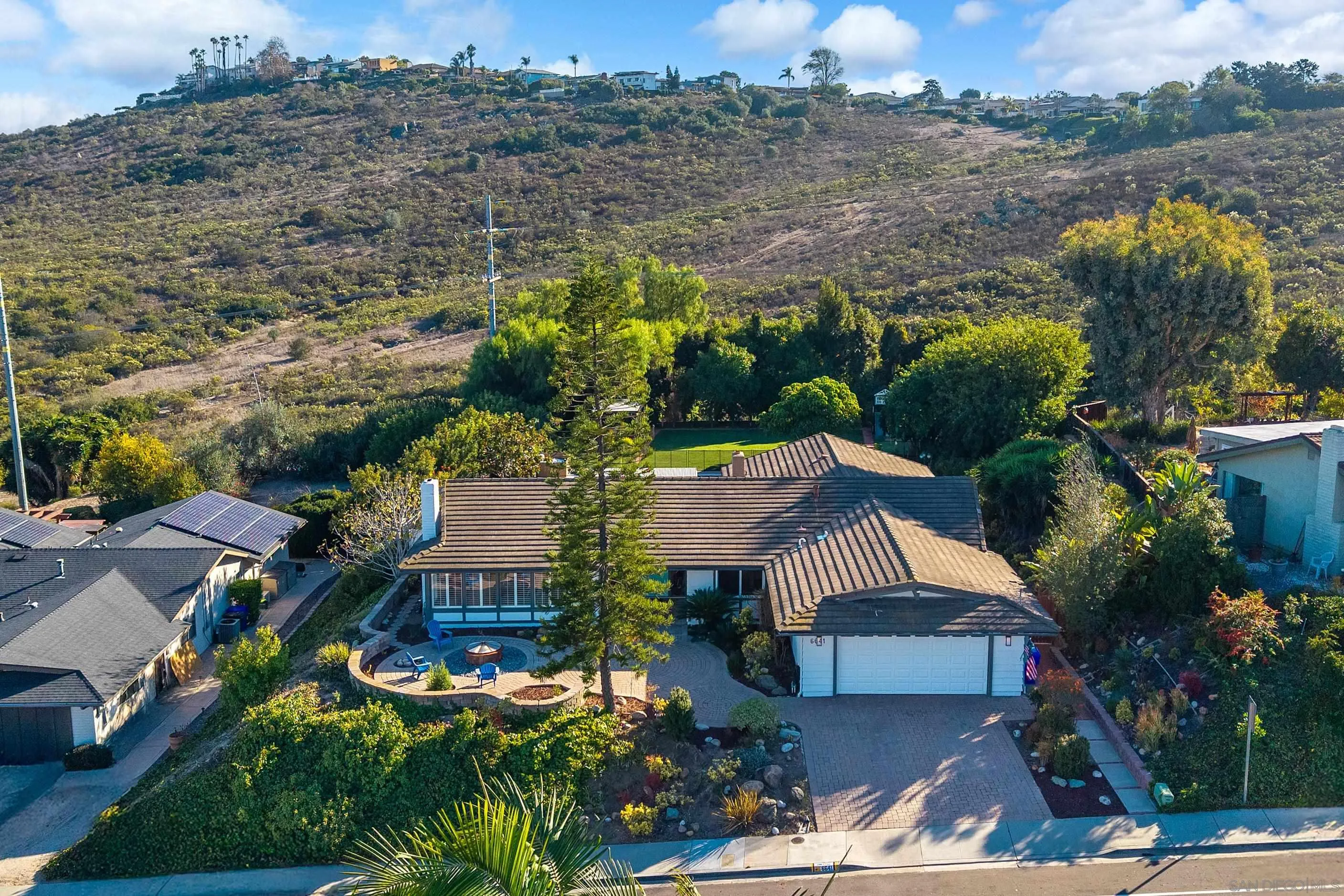 https://cdn.realtyfeed.com/cdn/127/250043565/c4d106bf390b125f9c97a21cfcab8c81.webp