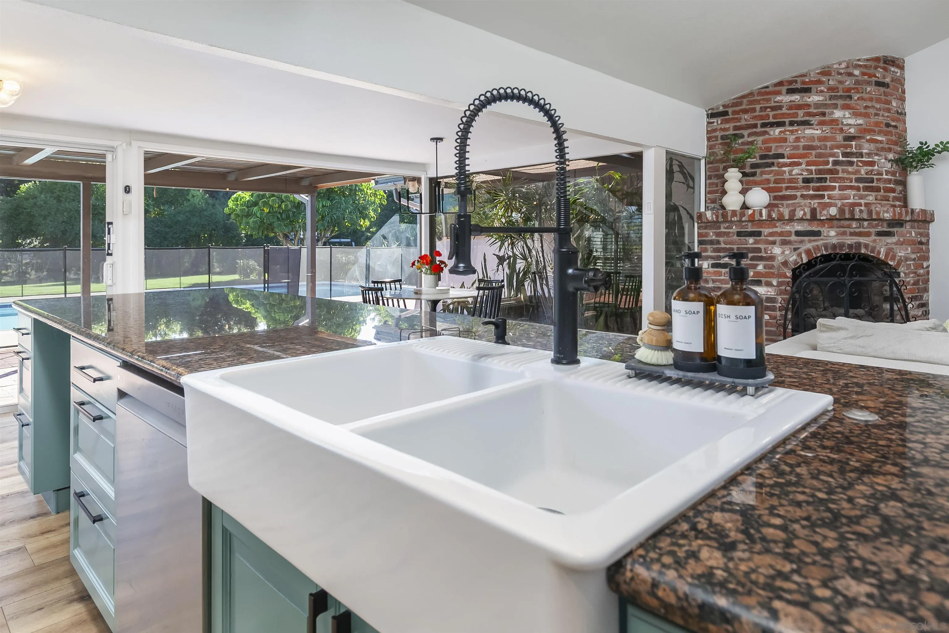 https://cdn.realtyfeed.com/cdn/127/250043565/c540398784b1b28c51adc64424813969.webp