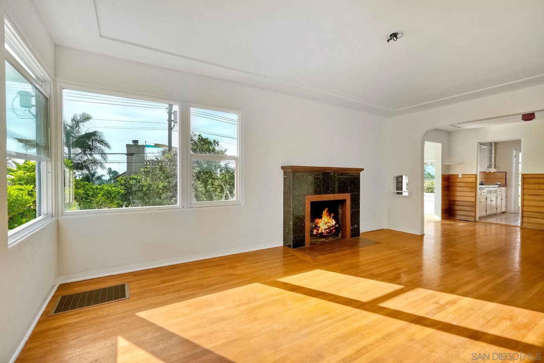 https://cdn.realtyfeed.com/cdn/127/250043574/2fe639bd238d88a6508c32e3df09e88b.webp