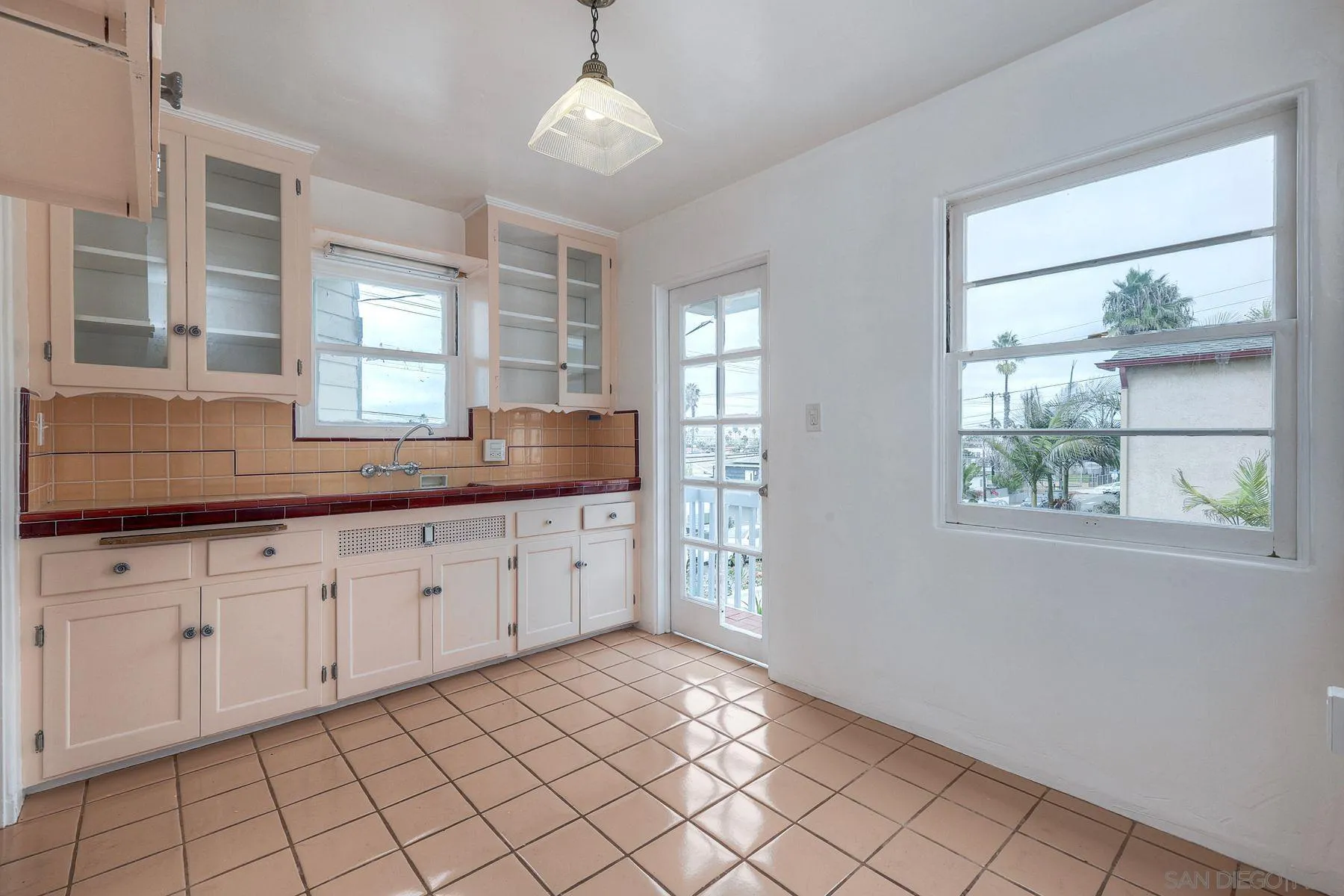 https://cdn.realtyfeed.com/cdn/127/250043574/a6d77f891e5f695a80824a3334f555c5.webp