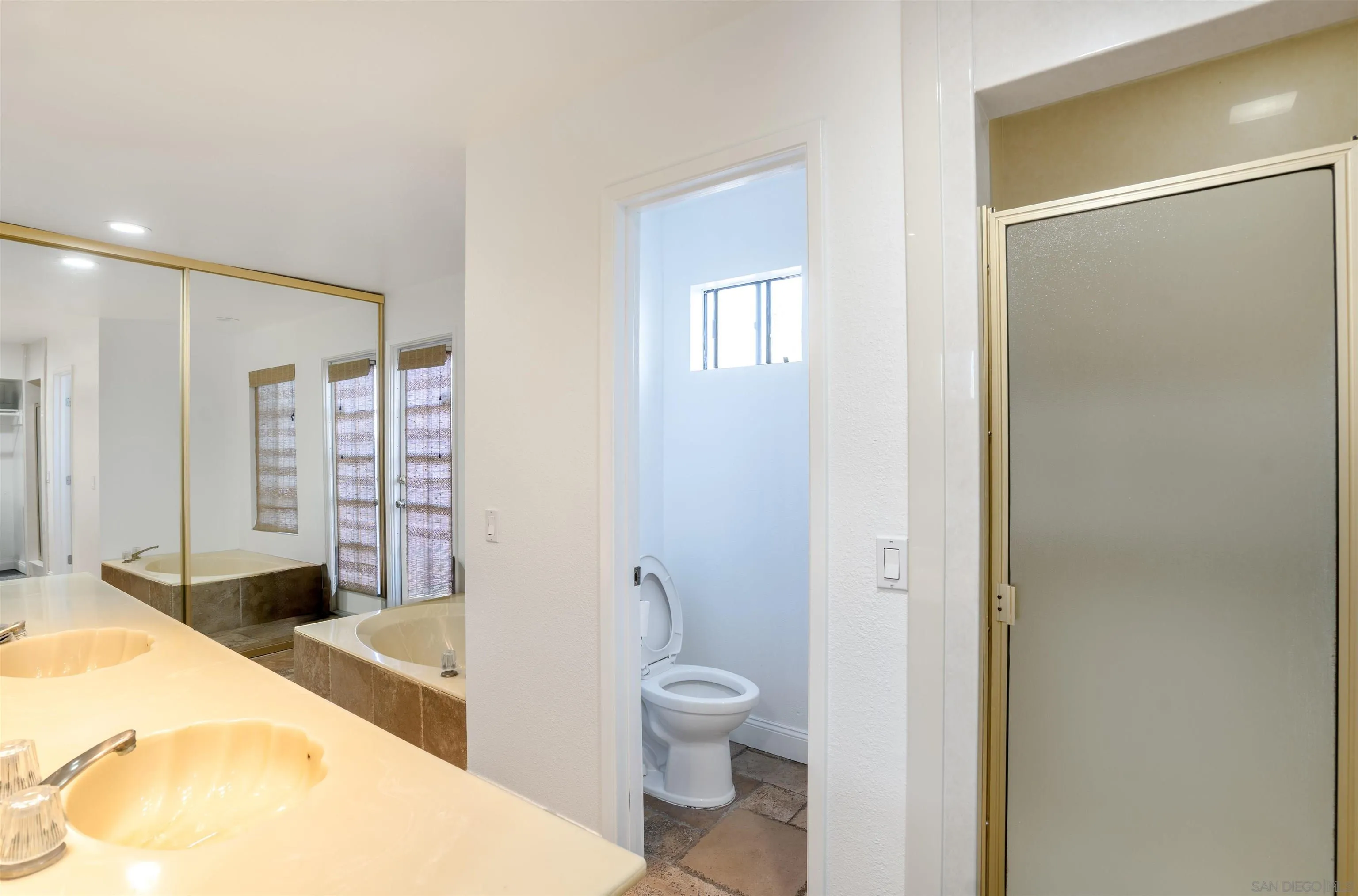https://cdn.realtyfeed.com/cdn/127/250043581/2ac399378c17601f3038b718e30bdd3b.webp