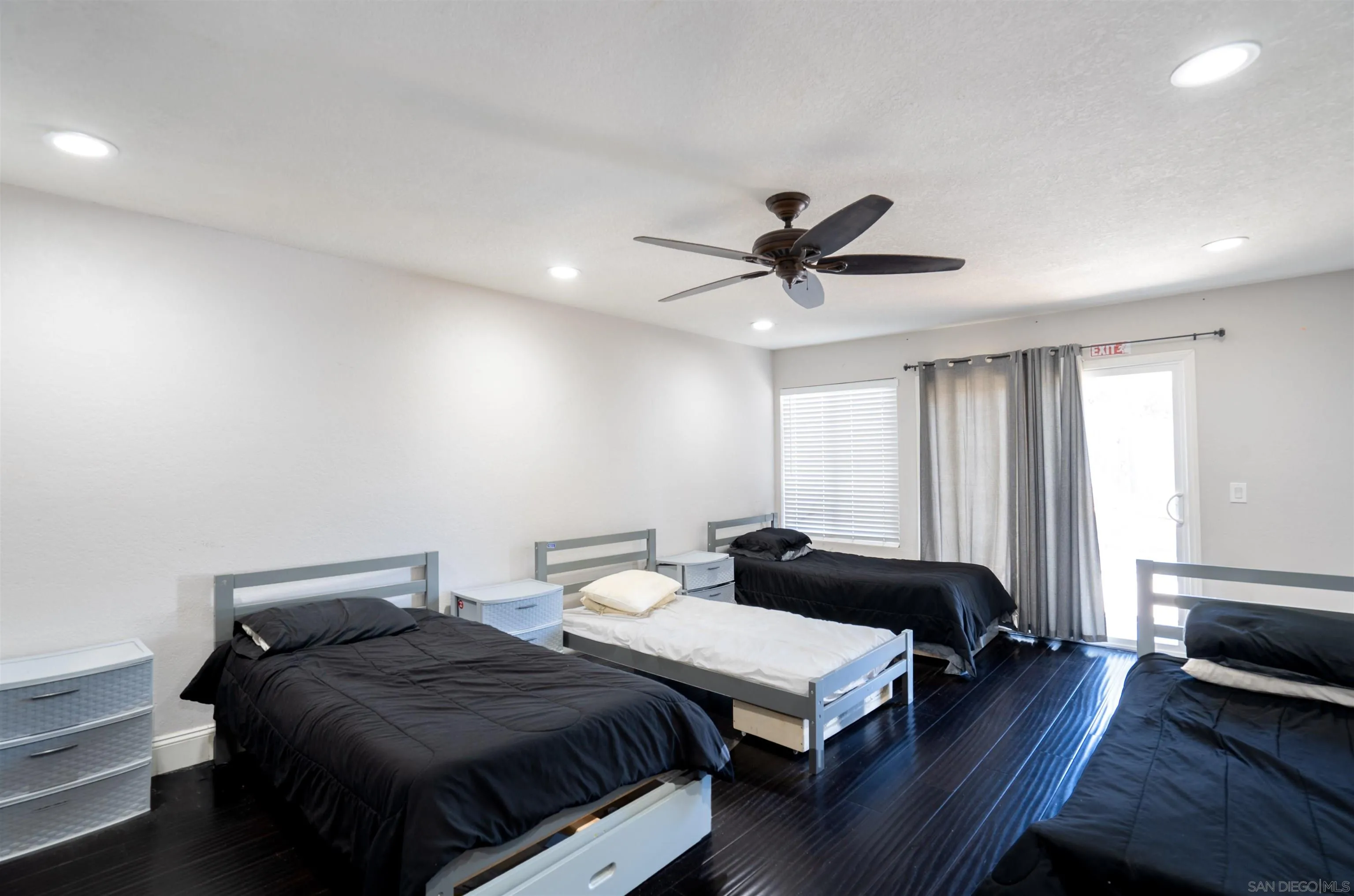 https://cdn.realtyfeed.com/cdn/127/250043581/ba821baab26b2aaf630e688fb69bd03e.webp
