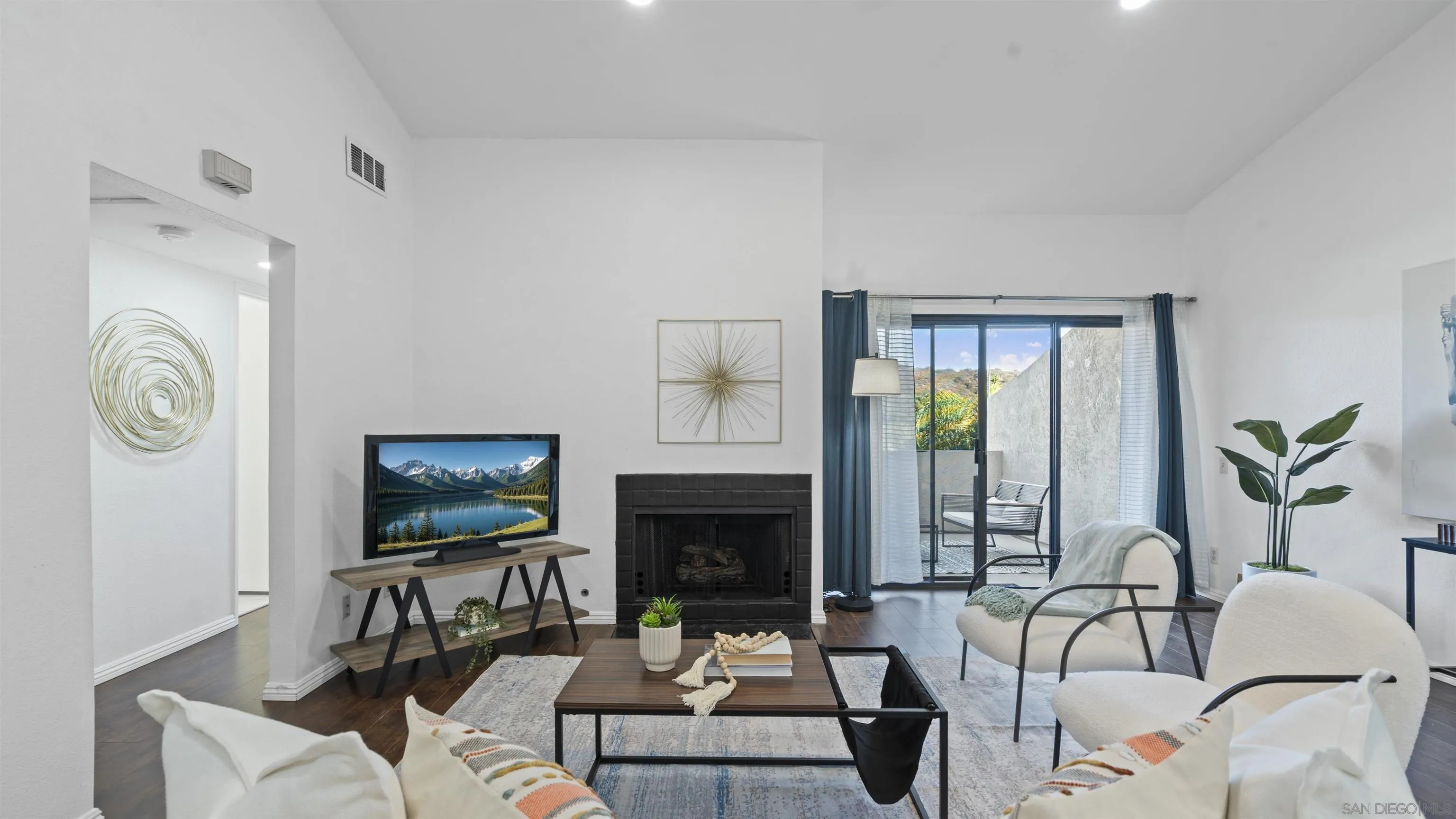 Photo #4: 250043582 Listing: Photo #4