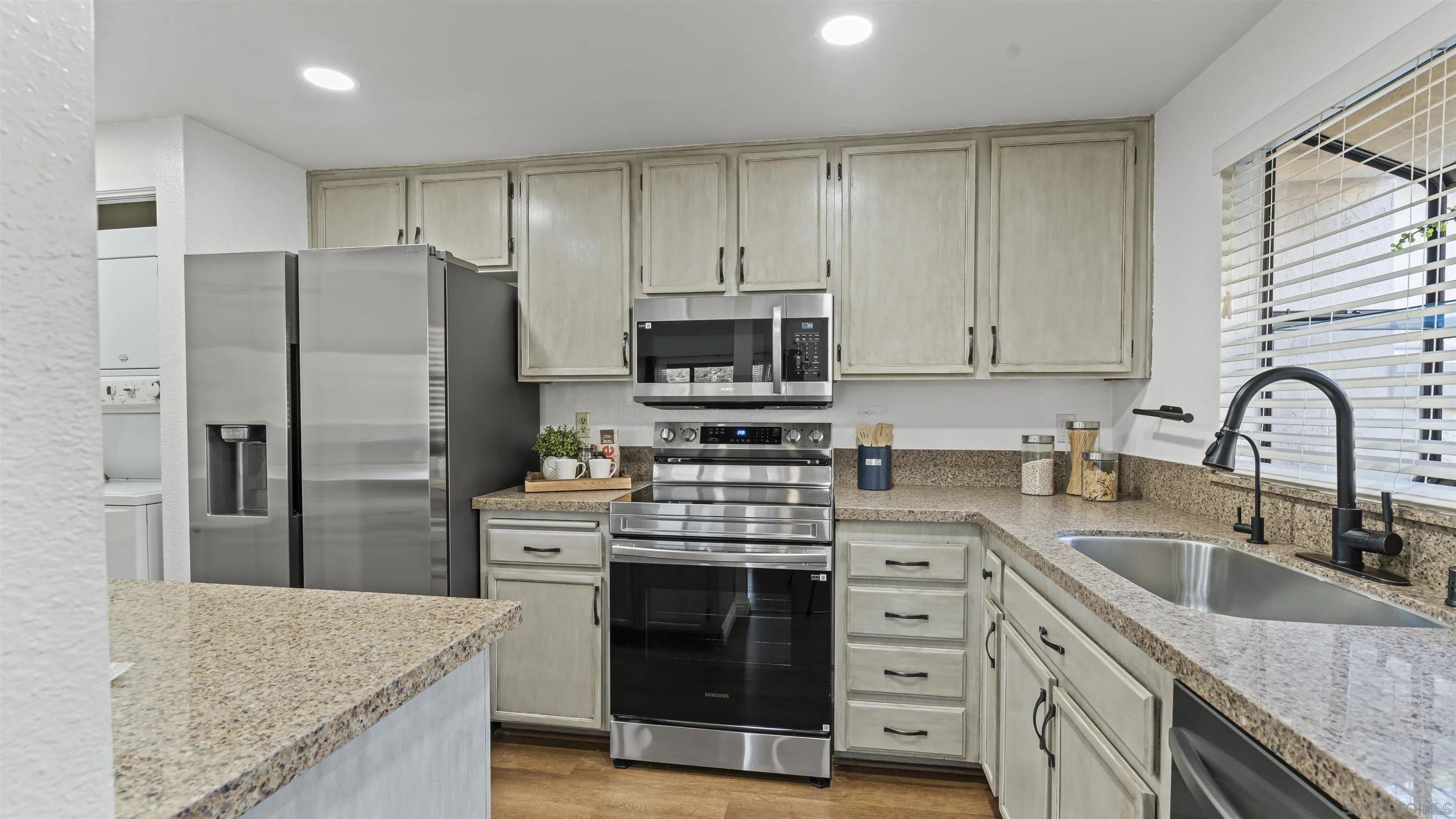 Photo #7: 250043582 Listing: Photo #7