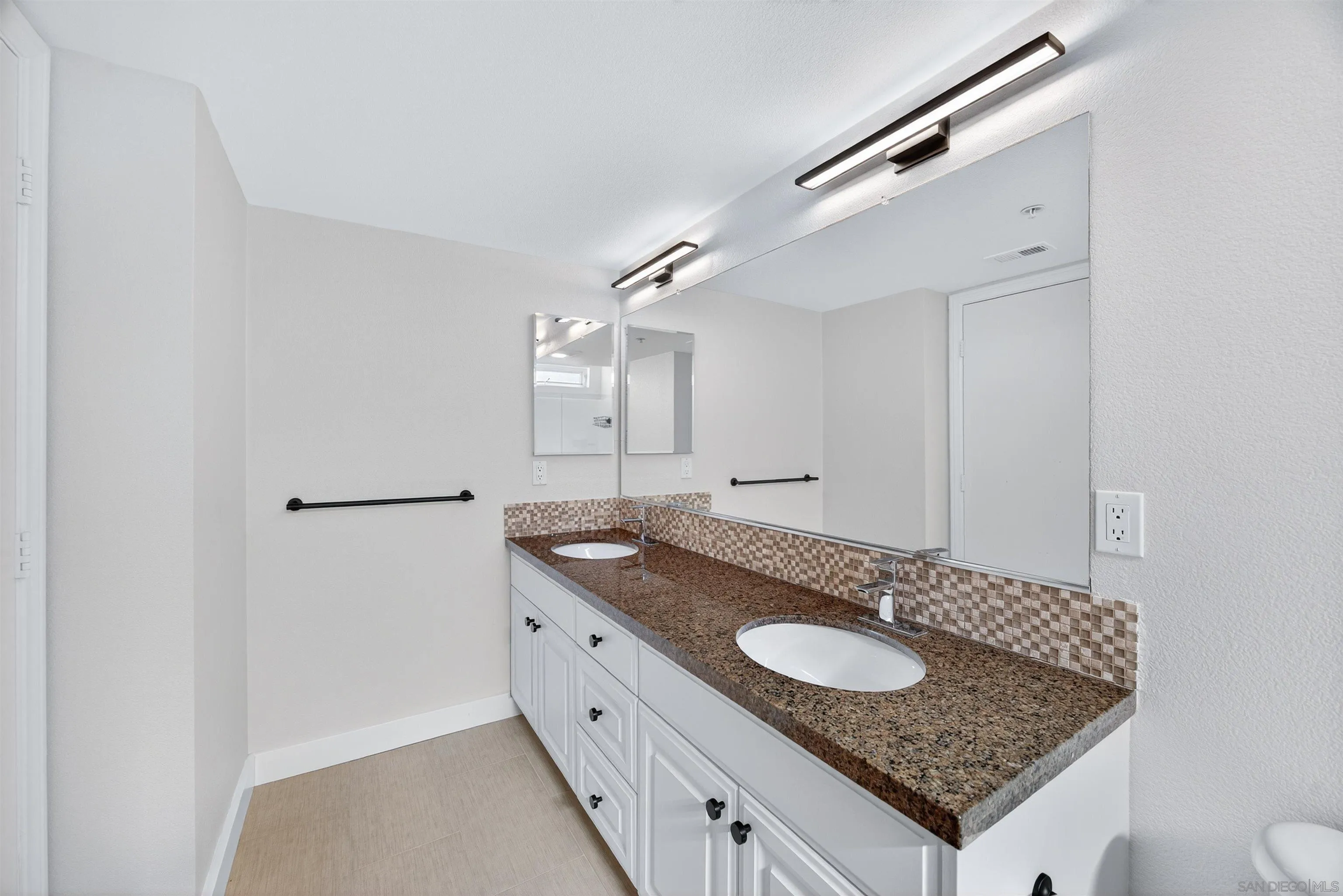 https://cdn.realtyfeed.com/cdn/127/250043584/6992853f420f34266b79edbcf5752557.webp