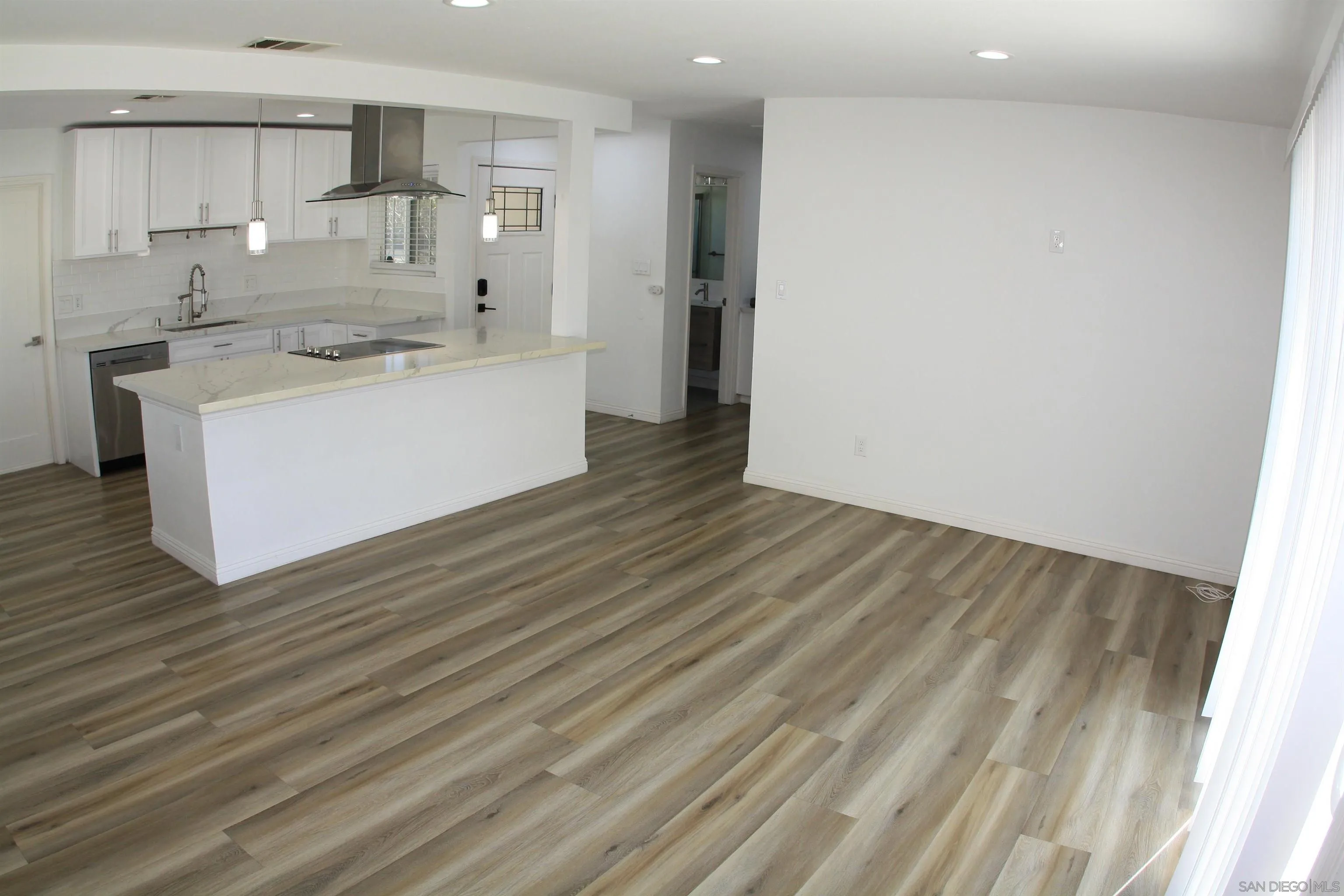 https://cdn.realtyfeed.com/cdn/127/250043591/6a61f7970a81c7c8d39b2164b1f596e1.webp
