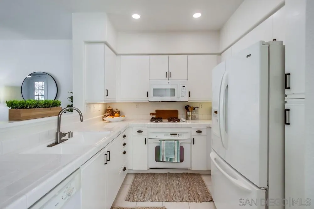 https://cdn.realtyfeed.com/cdn/127/250043595/816bfe10e13884c184f2bf4a176f3f74.webp