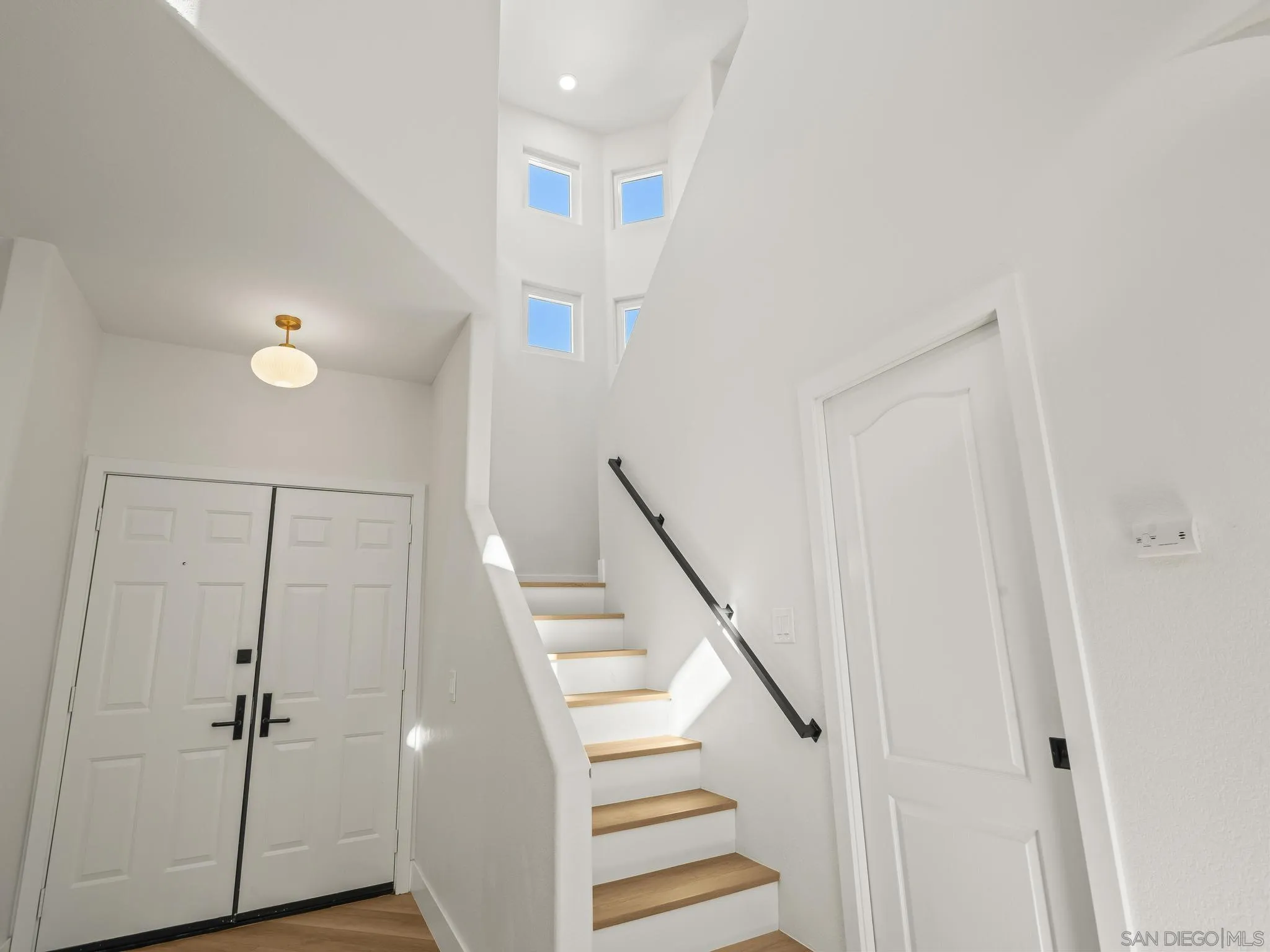 https://cdn.realtyfeed.com/cdn/127/250043606/428f1486d5cee2957dd3b31f652577cc.webp