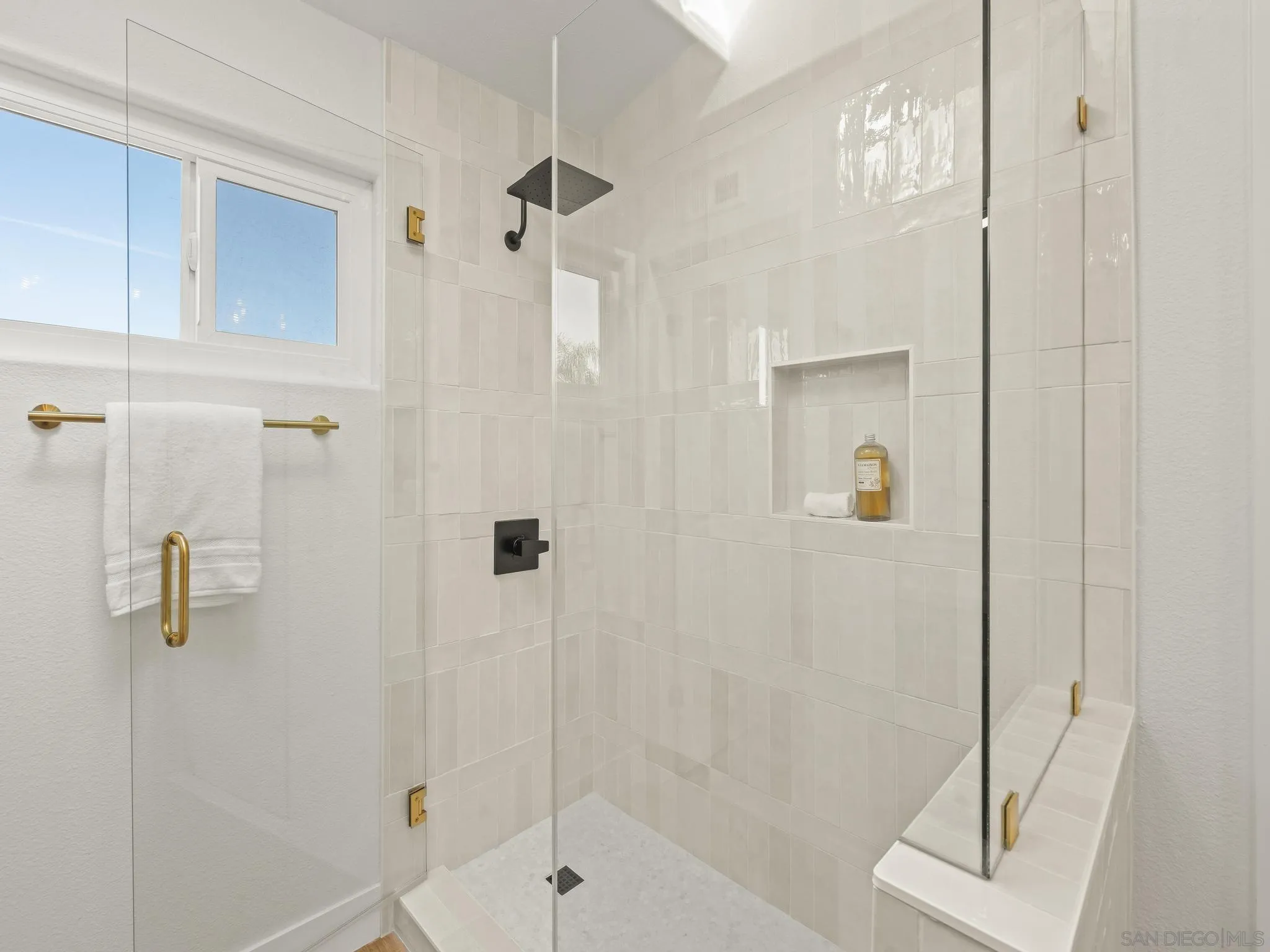 https://cdn.realtyfeed.com/cdn/127/250043606/b95a37877043cd847859487c62c4614d.webp