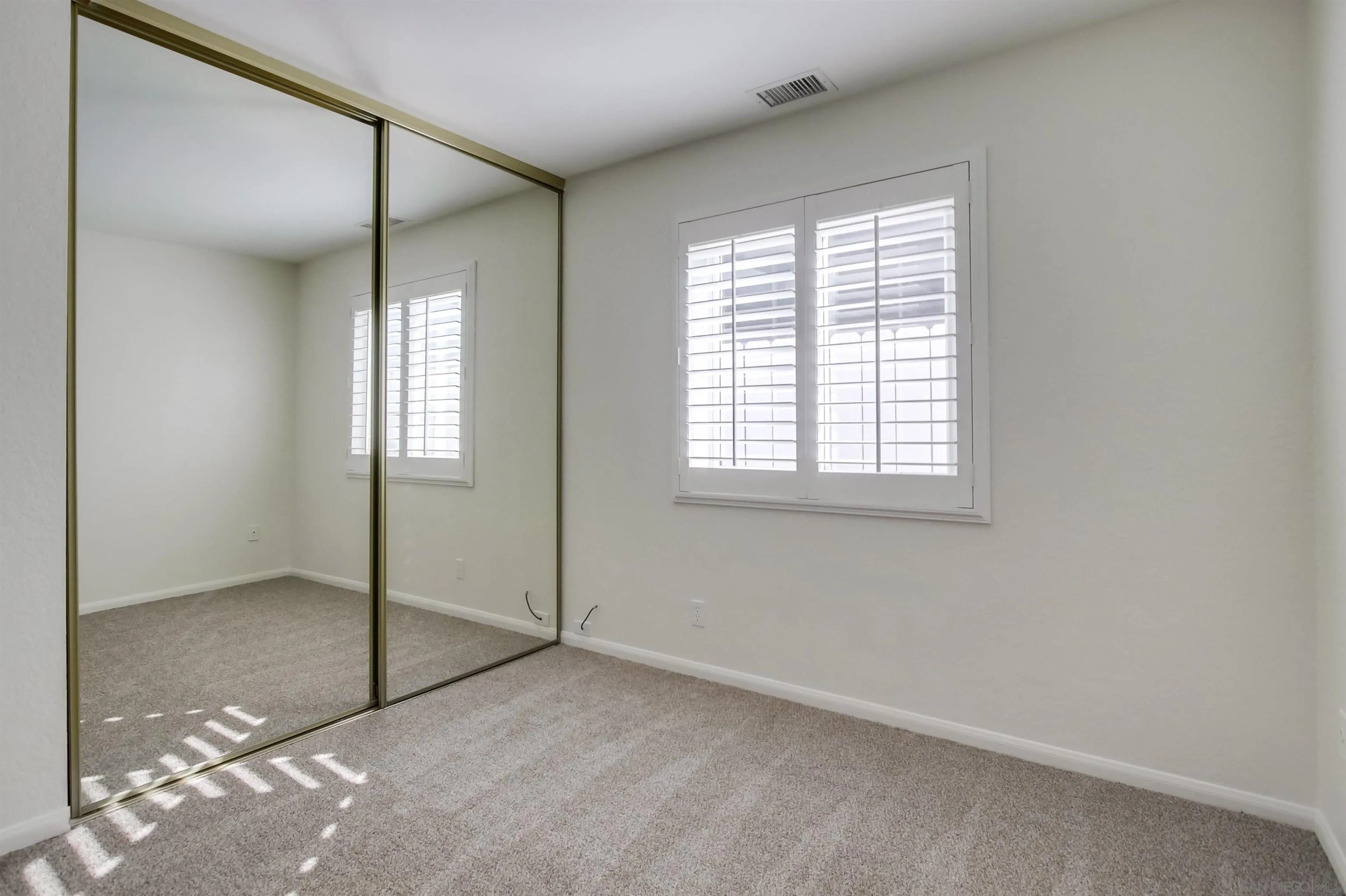 https://cdn.realtyfeed.com/cdn/127/250043617/50d905a462183fb12653ad0c47a104d5.webp