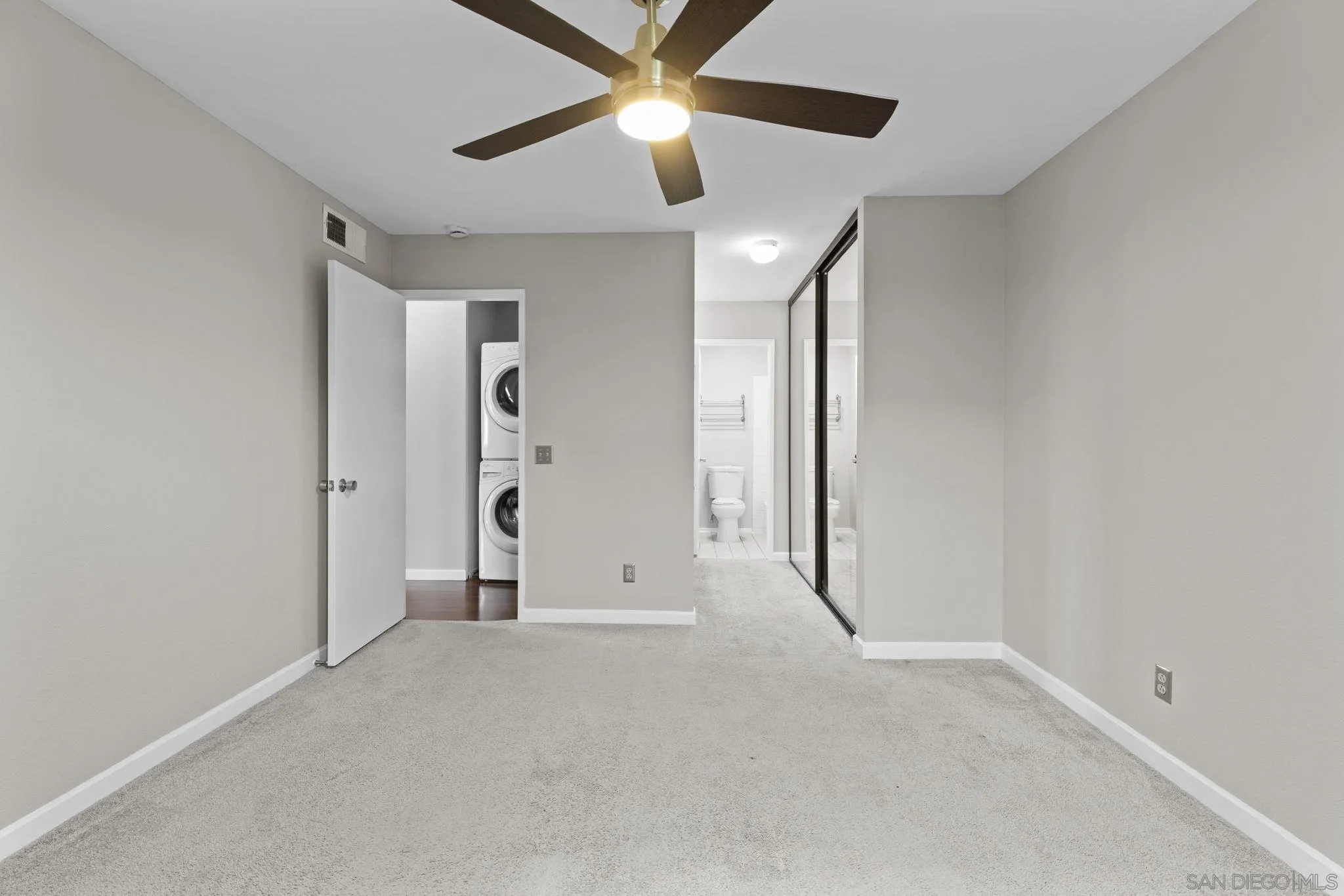 https://cdn.realtyfeed.com/cdn/127/250043652/5074f1388a3720ddafcef6f418a30f94.webp