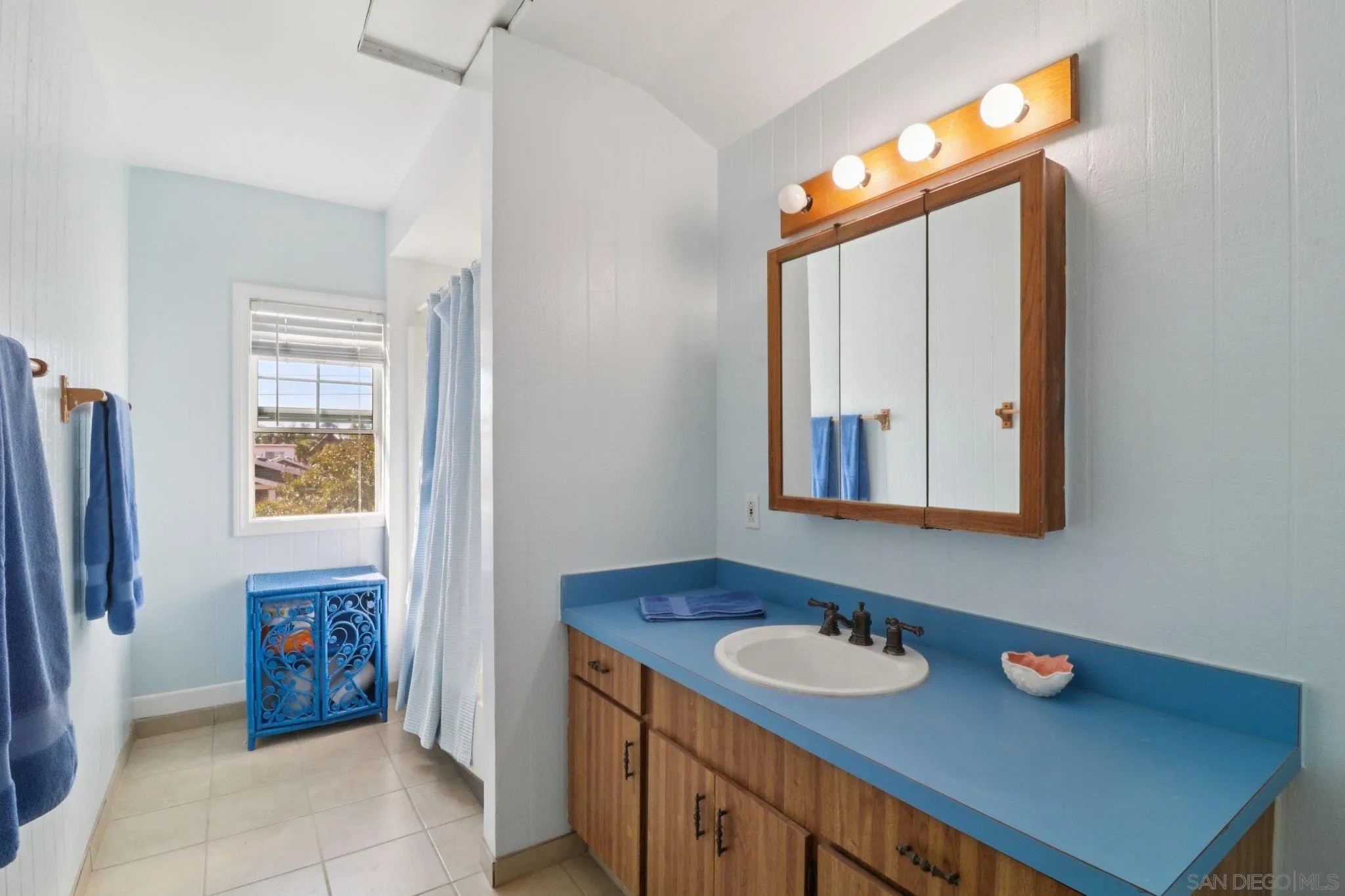 https://cdn.realtyfeed.com/cdn/127/250043656/d82594a1a166b2302c25234e11f00857.webp