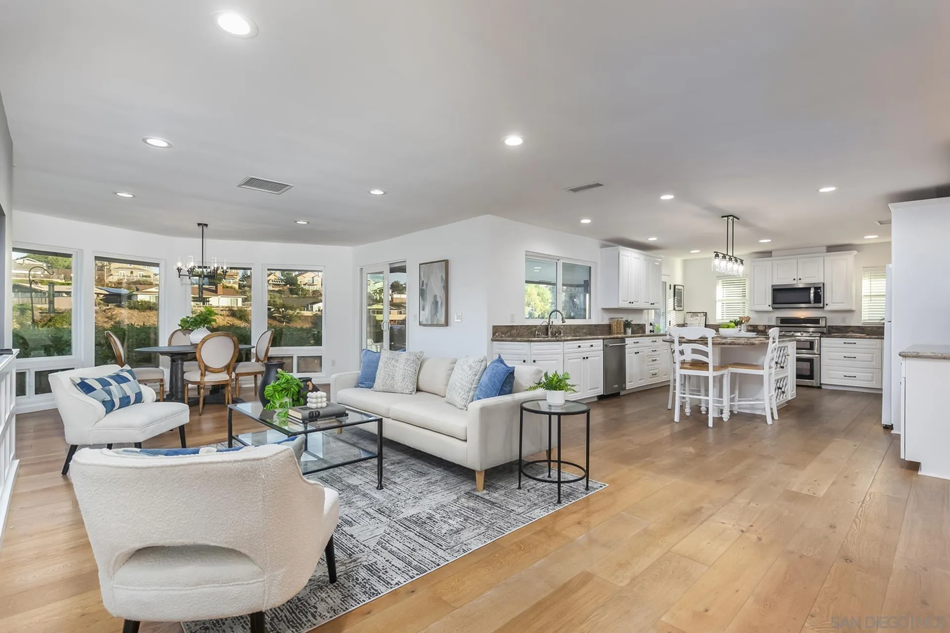 https://cdn.realtyfeed.com/cdn/127/250043665/09f119074b9f817af5a98e57005864d4.webp
