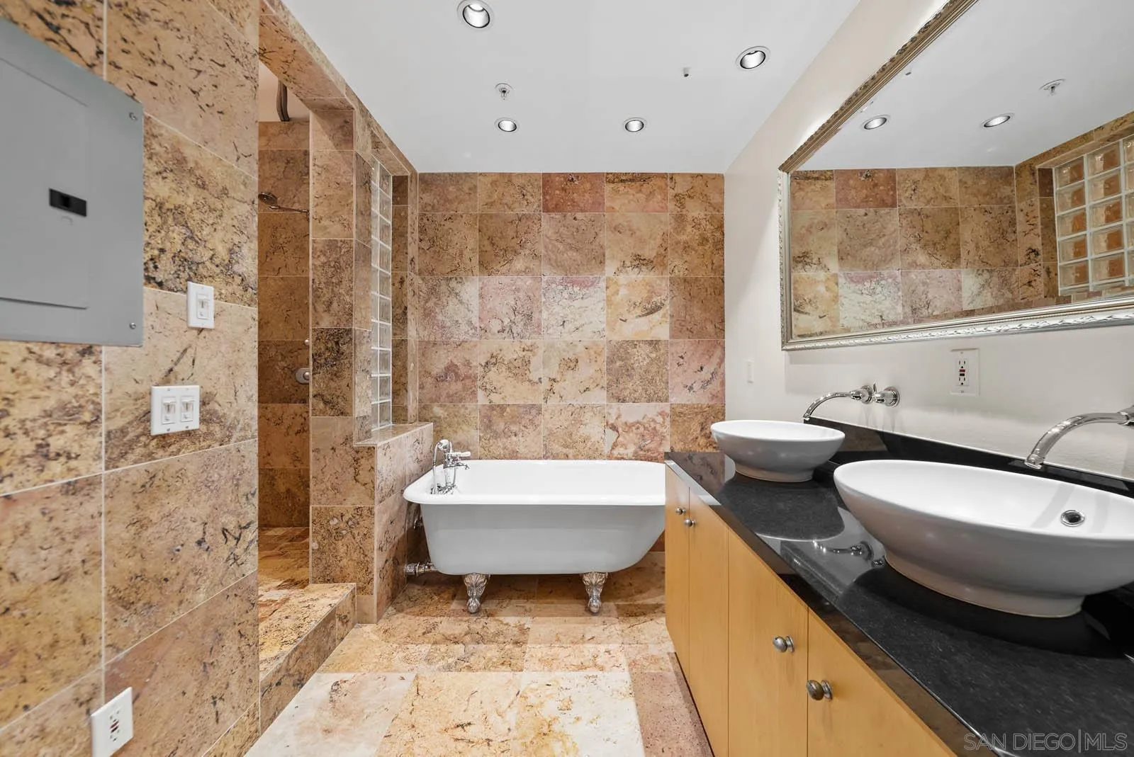 https://cdn.realtyfeed.com/cdn/127/250043677/234e32dfc5507e4b41c4891021402502.webp