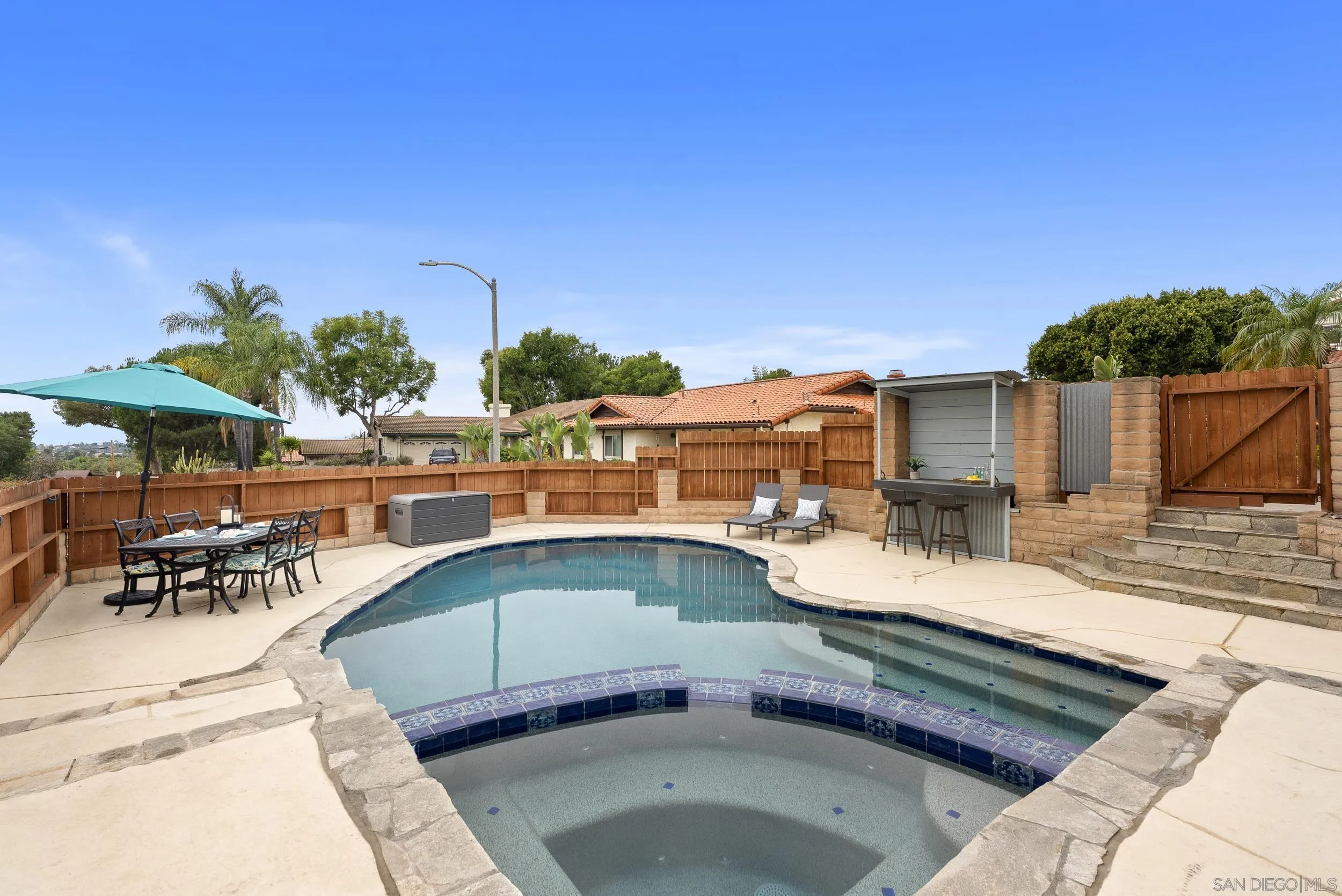 https://cdn.realtyfeed.com/cdn/127/250043698/39e6188a64abed44770d0518880d2119.webp