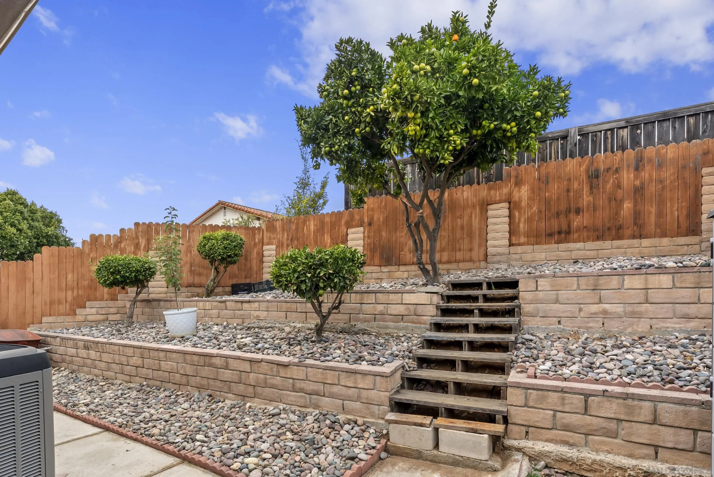 https://cdn.realtyfeed.com/cdn/127/250043698/9581bdf3264d81d826498ba7f9659d84.webp