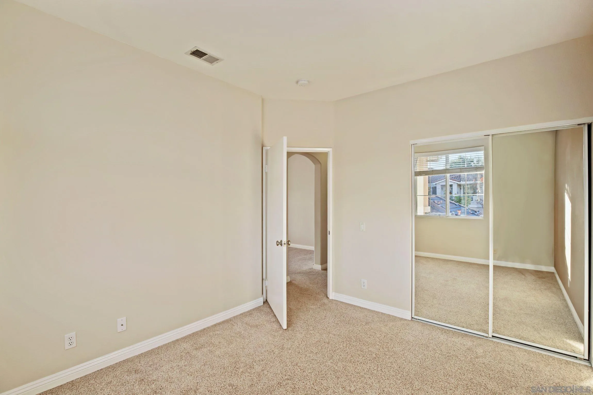 https://cdn.realtyfeed.com/cdn/127/250043717/aba3c1691598ebc14c5a78b59c54c4ae.webp