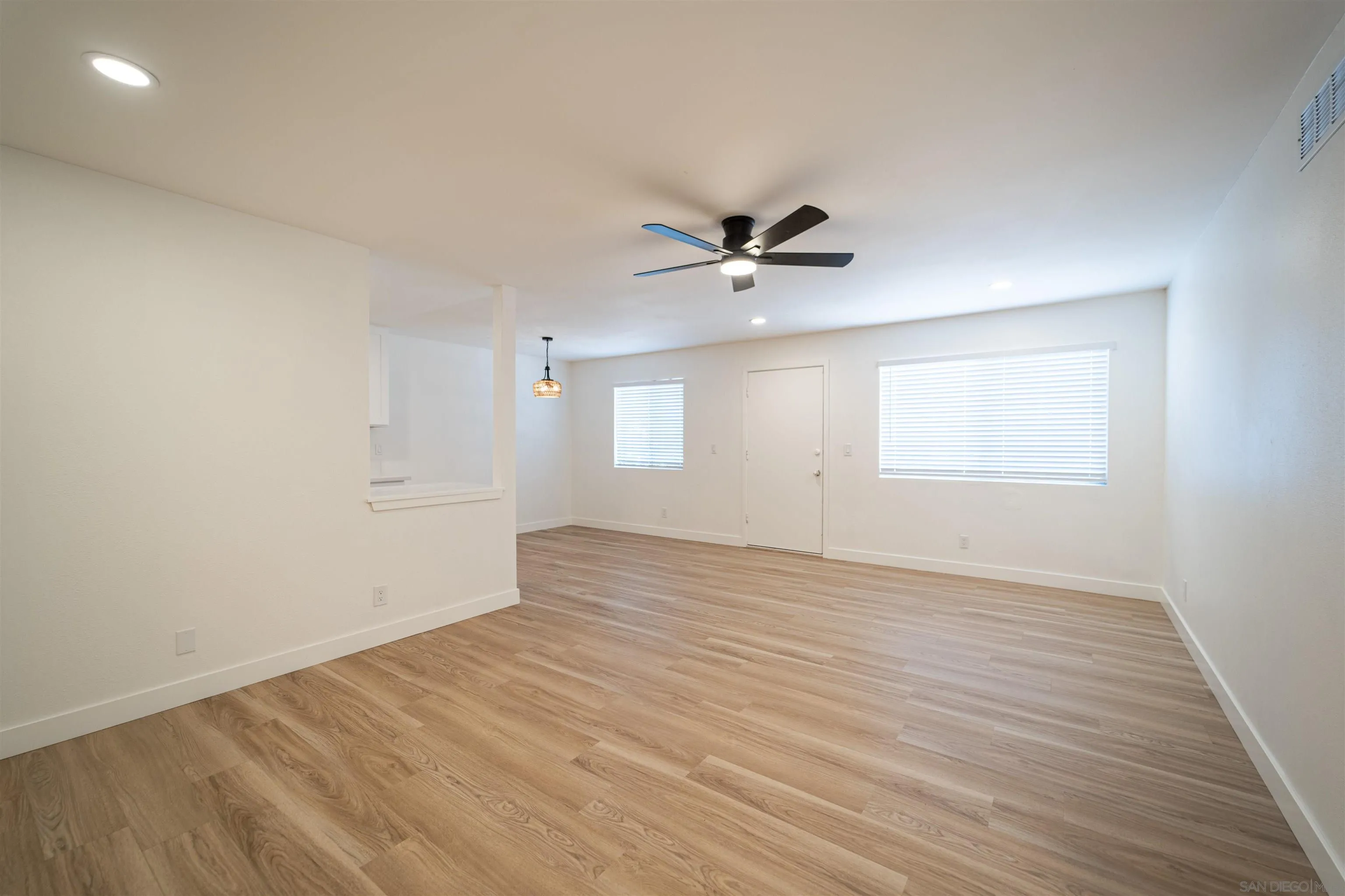 Photo #5: 250043736 Listing: Photo #5