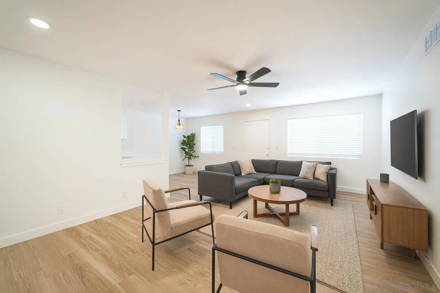 https://cdn.realtyfeed.com/cdn/127/250043736/5c26426e30904946e0538d667c02ea1c.webp
