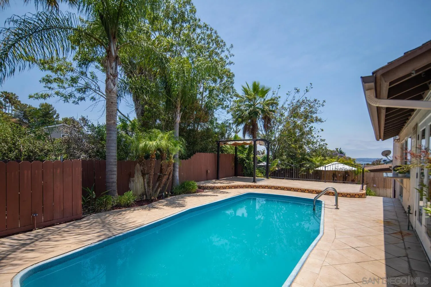 https://cdn.realtyfeed.com/cdn/127/250043737/3c43da1e585a27a875898083781dfbf4.webp