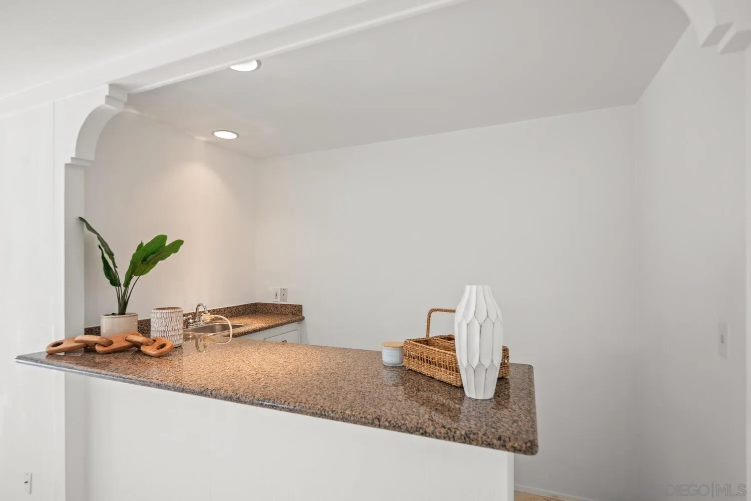 https://cdn.realtyfeed.com/cdn/127/250043737/cf55ab87edac18a697511213646a0b62.webp