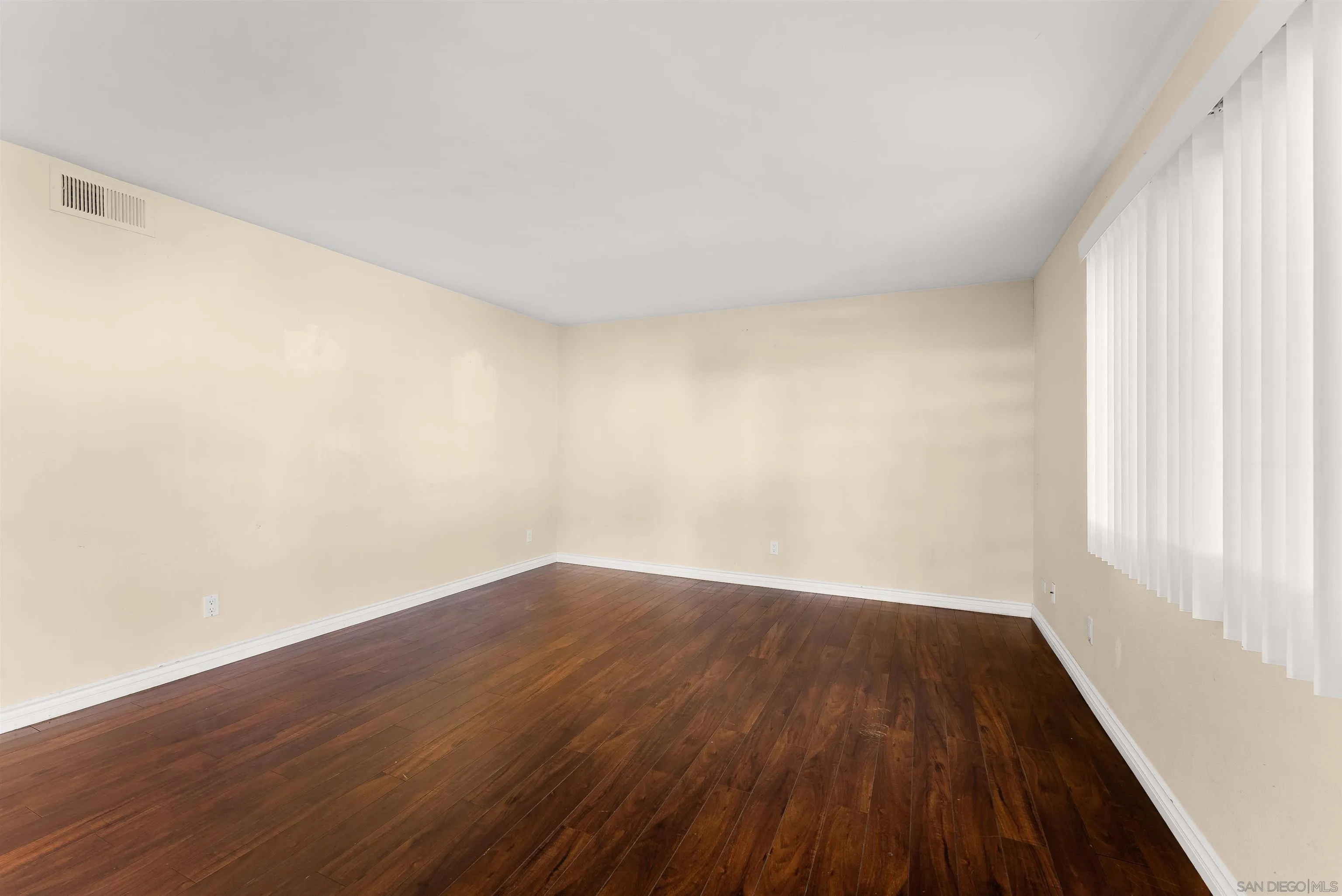 https://cdn.realtyfeed.com/cdn/127/250043741/30ec0008457421381c1489eba5450dff.webp