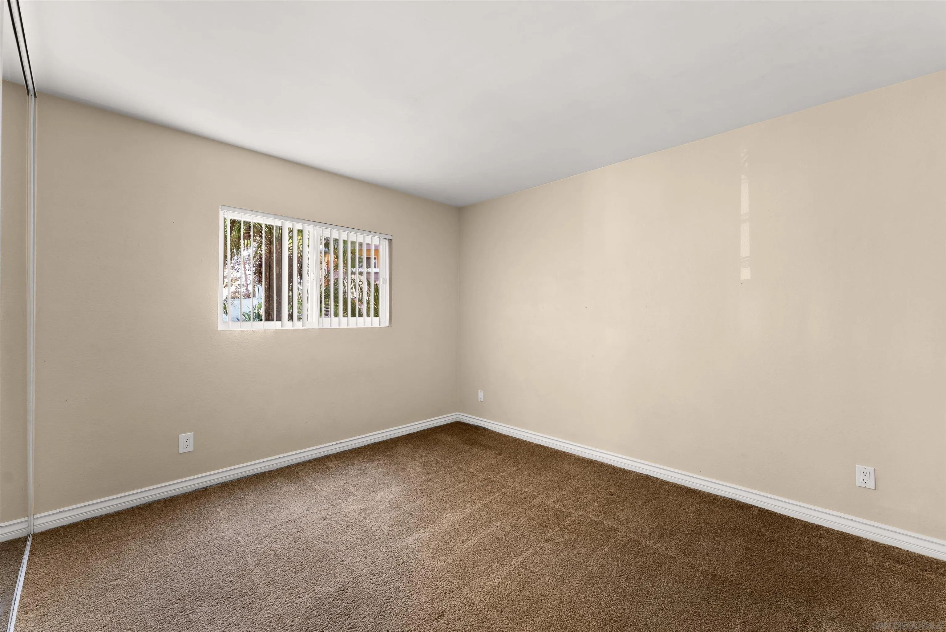 https://cdn.realtyfeed.com/cdn/127/250043741/727e0837f0a32abf0efb831475738671.webp