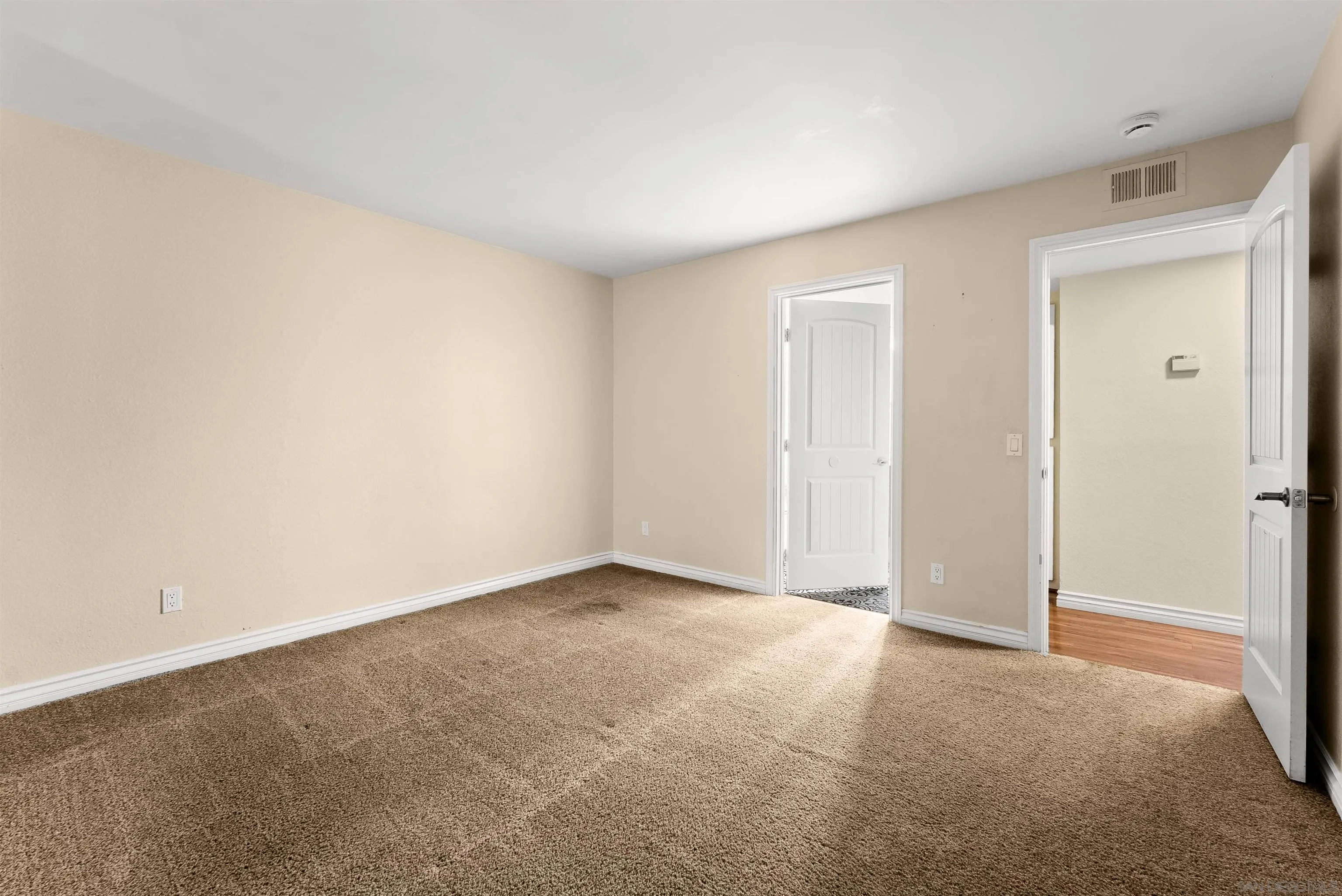 https://cdn.realtyfeed.com/cdn/127/250043741/e667f0234f4394c1396e23278ed9aecb.webp