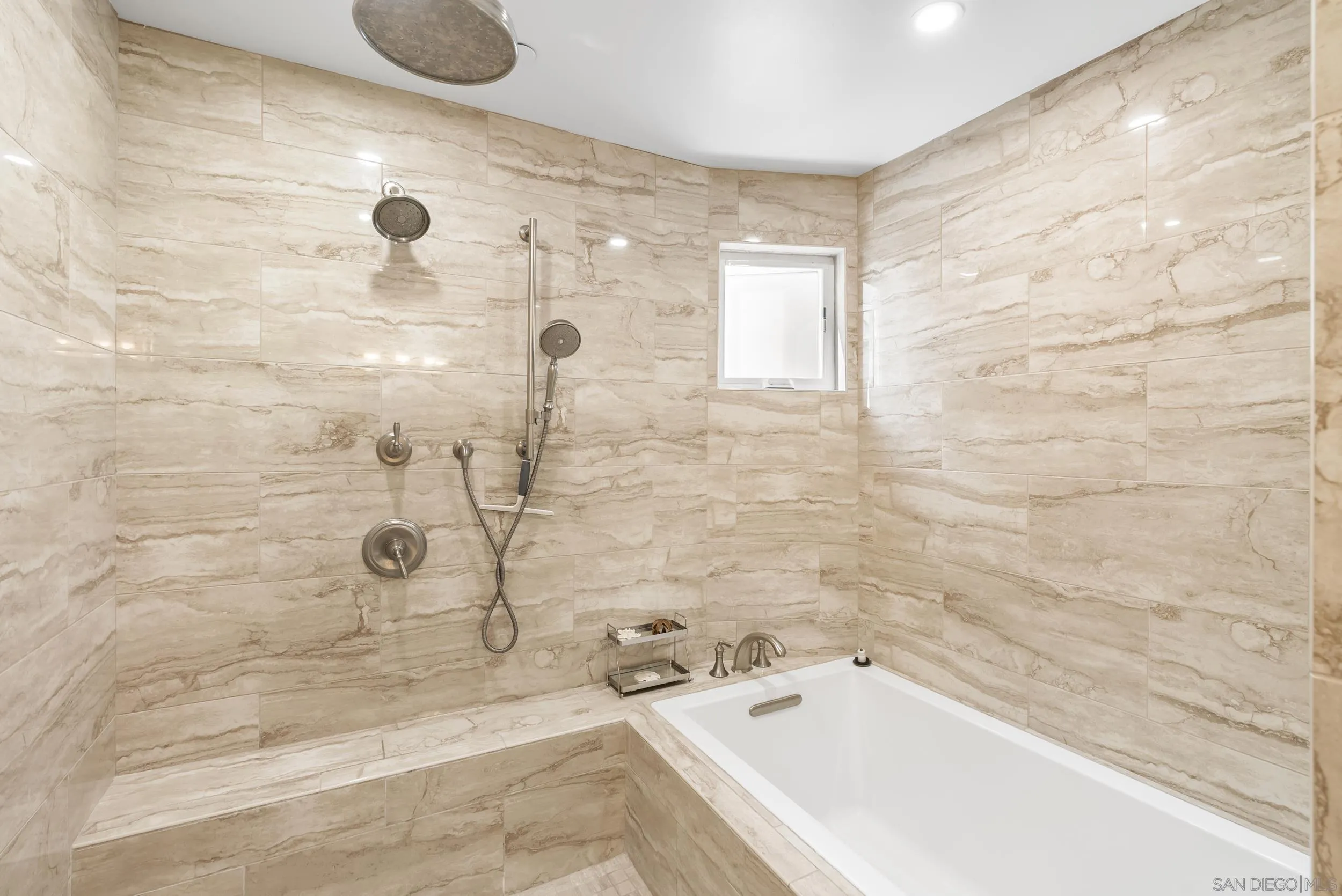 https://cdn.realtyfeed.com/cdn/127/250043753/8ad51d629ee1ba609e426dadb049c272.webp
