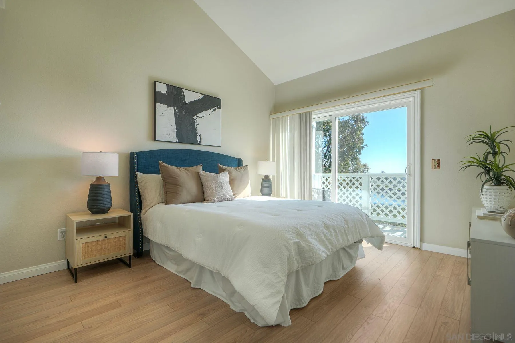 https://cdn.realtyfeed.com/cdn/127/250043785/d0d6378cce9be1ead952c988300bc217.webp