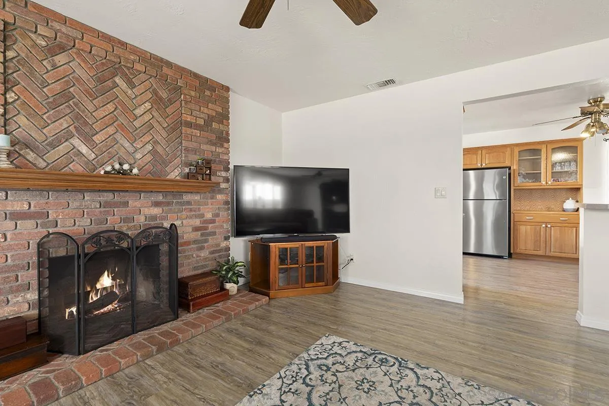 https://cdn.realtyfeed.com/cdn/127/250043789/52f25df2b4824041dff08a5264c89ac4.webp