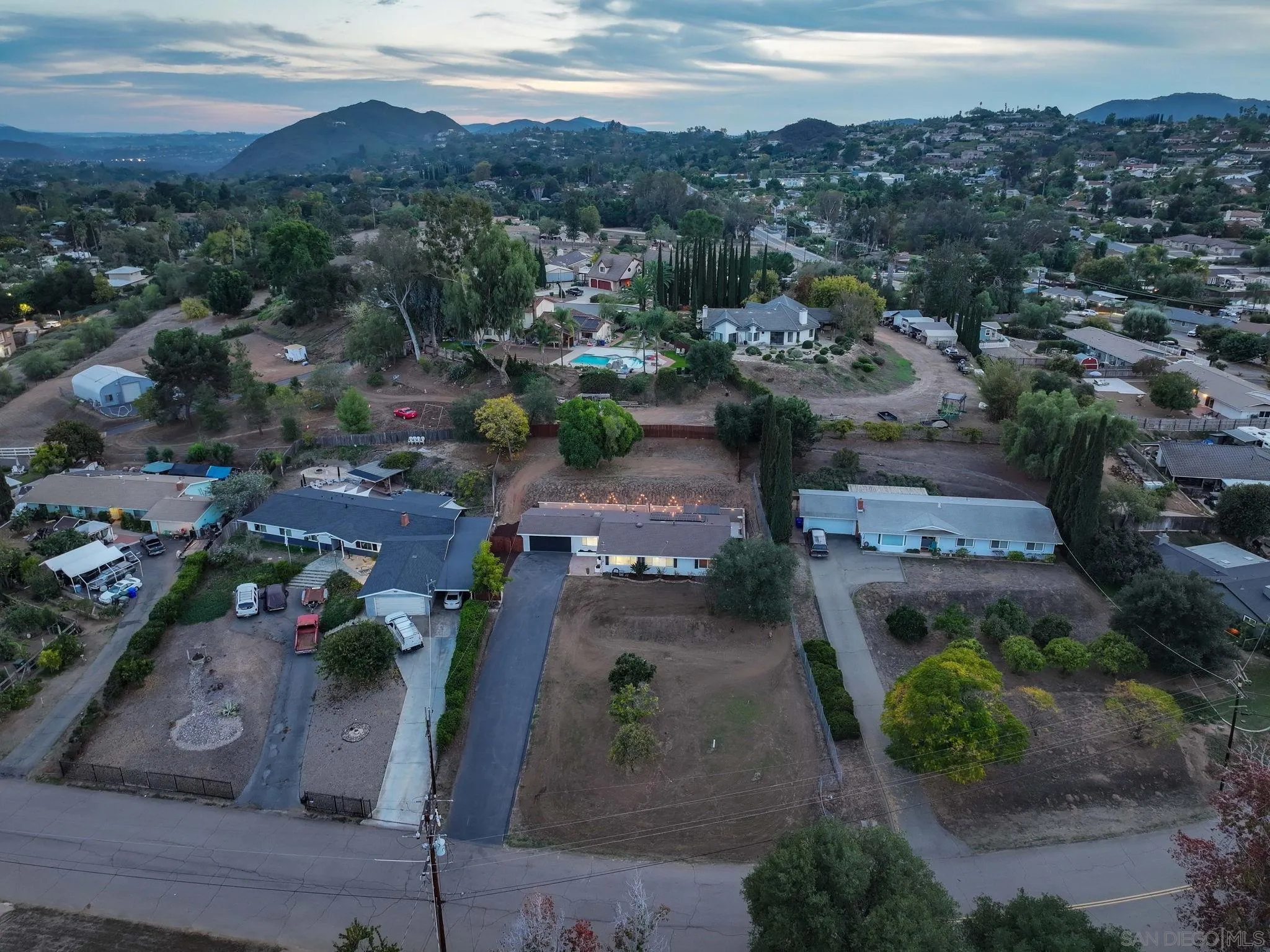 https://cdn.realtyfeed.com/cdn/127/250043792/1bbd35323171a5000246f9396e181625.webp