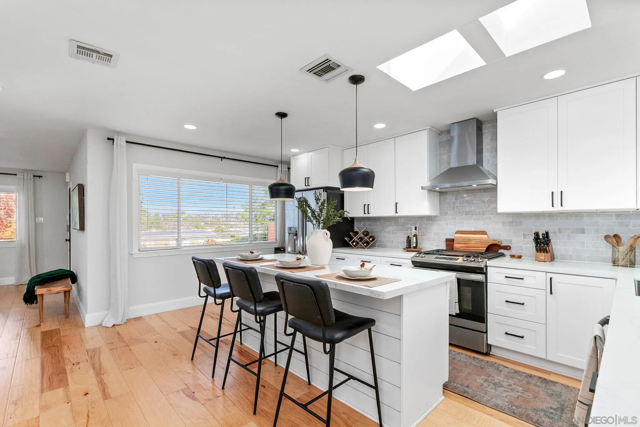 https://cdn.realtyfeed.com/cdn/127/250043792/27777ed92820397300ff414e23771793.webp