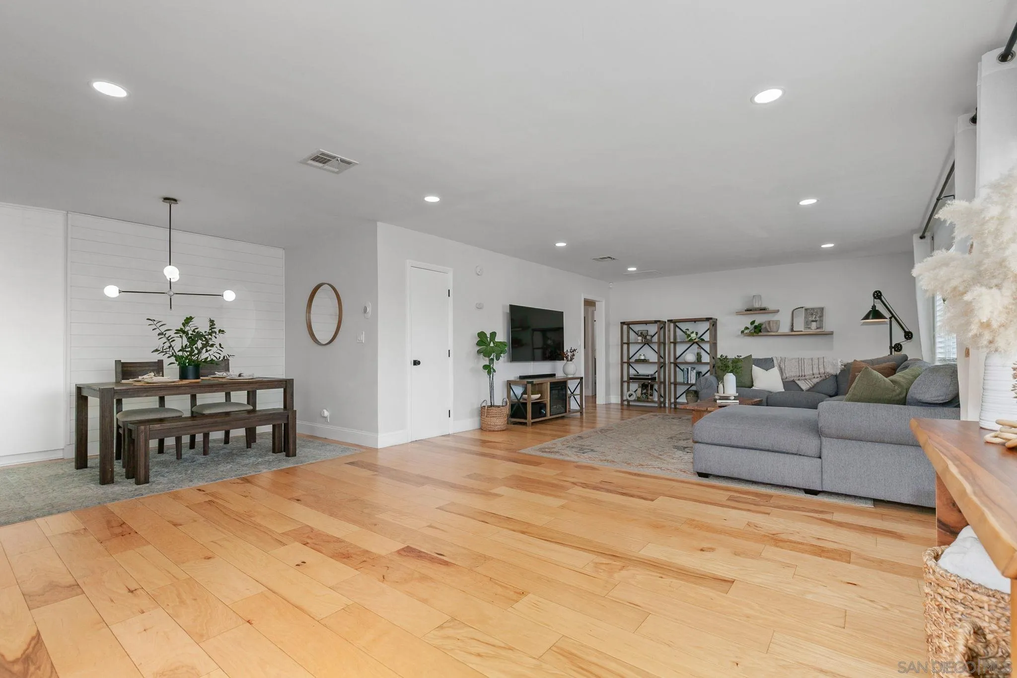 https://cdn.realtyfeed.com/cdn/127/250043792/42f5fd01578060394c3c7ce576f219f3.webp
