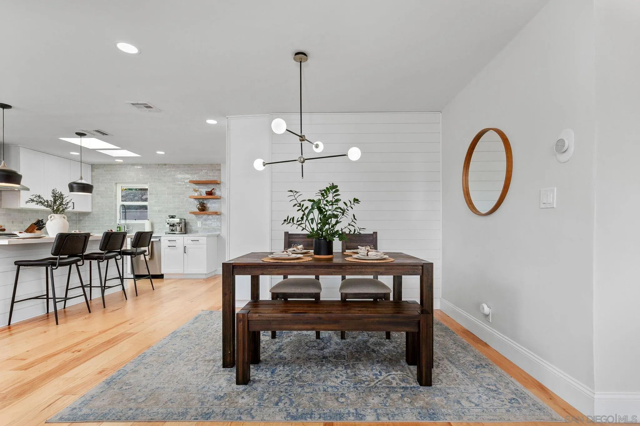 https://cdn.realtyfeed.com/cdn/127/250043792/8165abc8786fd4132a303b0740b9681e.webp