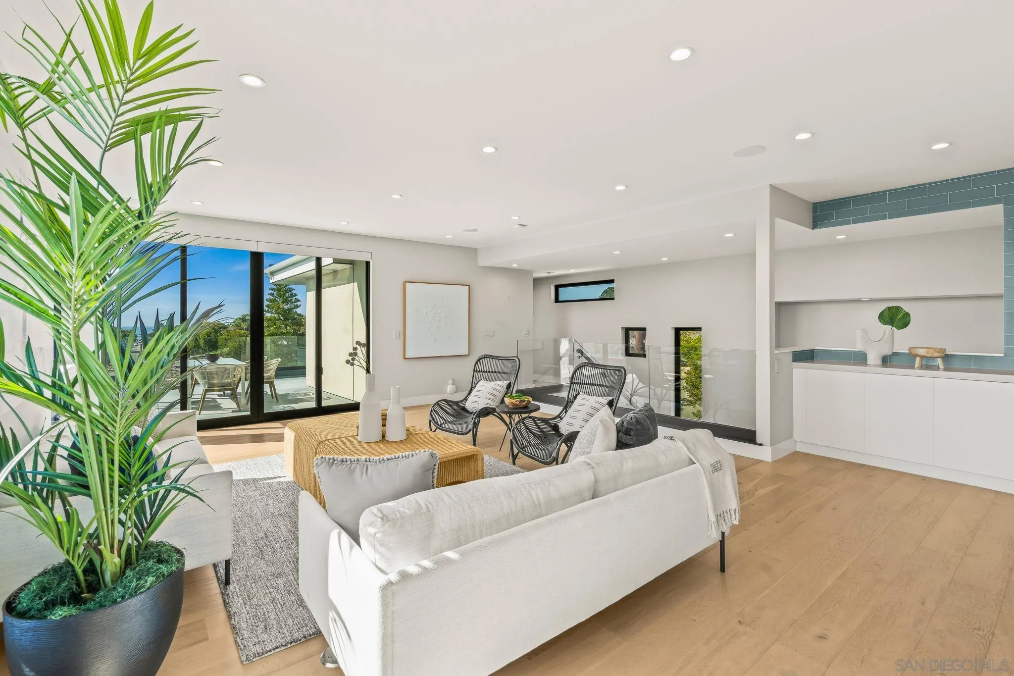 https://cdn.realtyfeed.com/cdn/127/250043797/279244bbd2794a3b154f5951e03708d9.webp