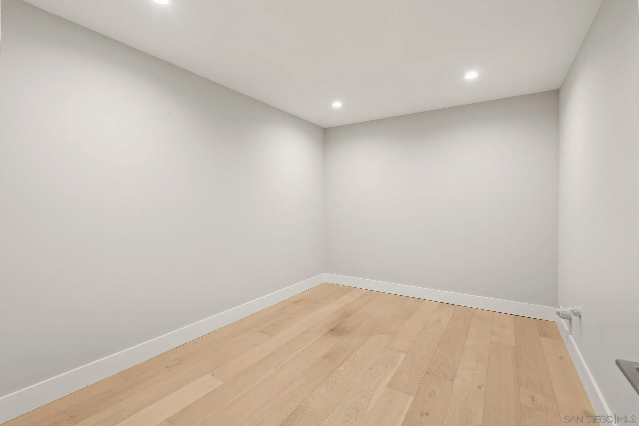 https://cdn.realtyfeed.com/cdn/127/250043797/987eabce26ea05810331594b8ad3837d.webp