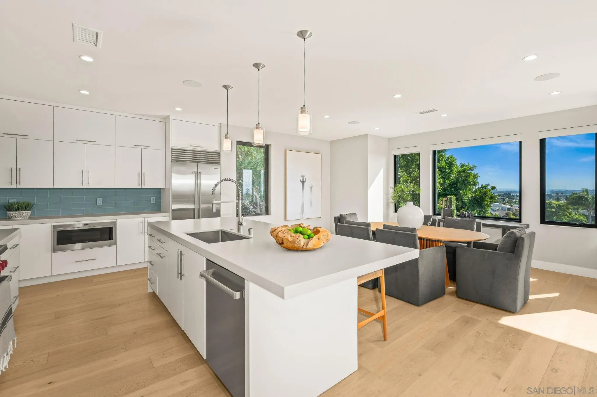 https://cdn.realtyfeed.com/cdn/127/250043797/cb592bd476203713d847ed0268e5272a.webp