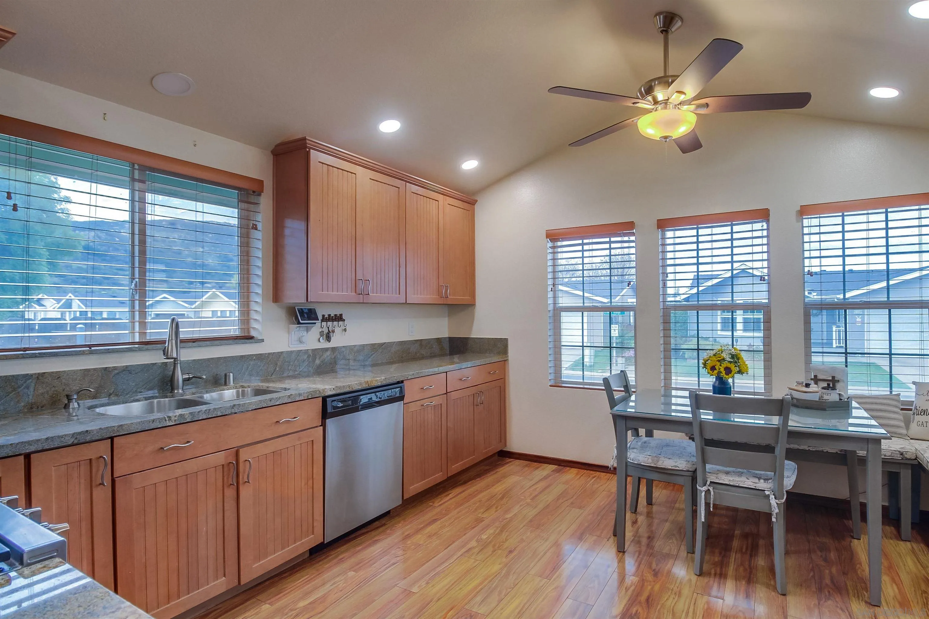 https://cdn.realtyfeed.com/cdn/127/250043804/4af132f28932baa221da76fe5d801f04.webp