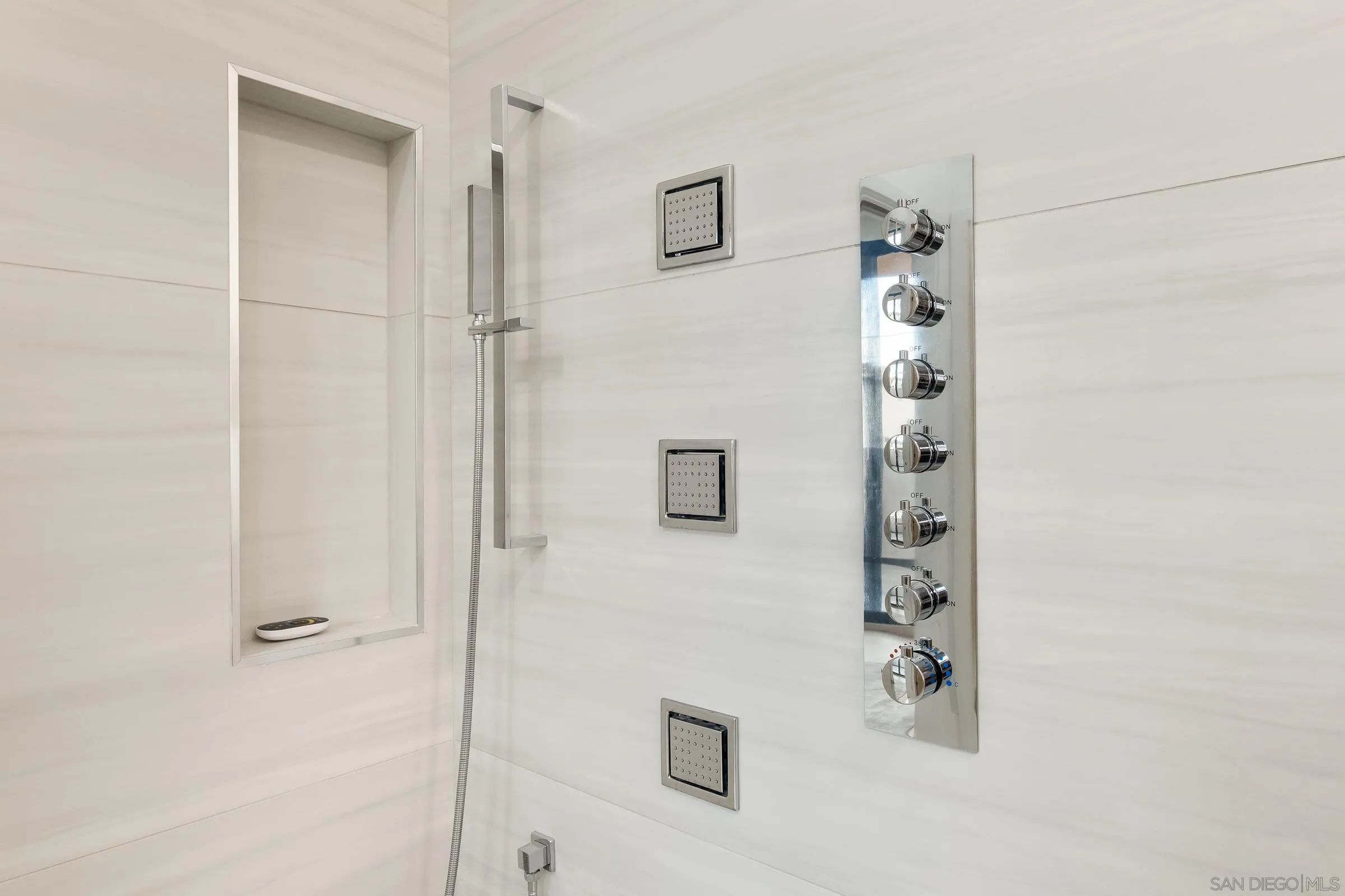 https://cdn.realtyfeed.com/cdn/127/250043816/b67e333a45f26487dd8dd46656b16746.webp