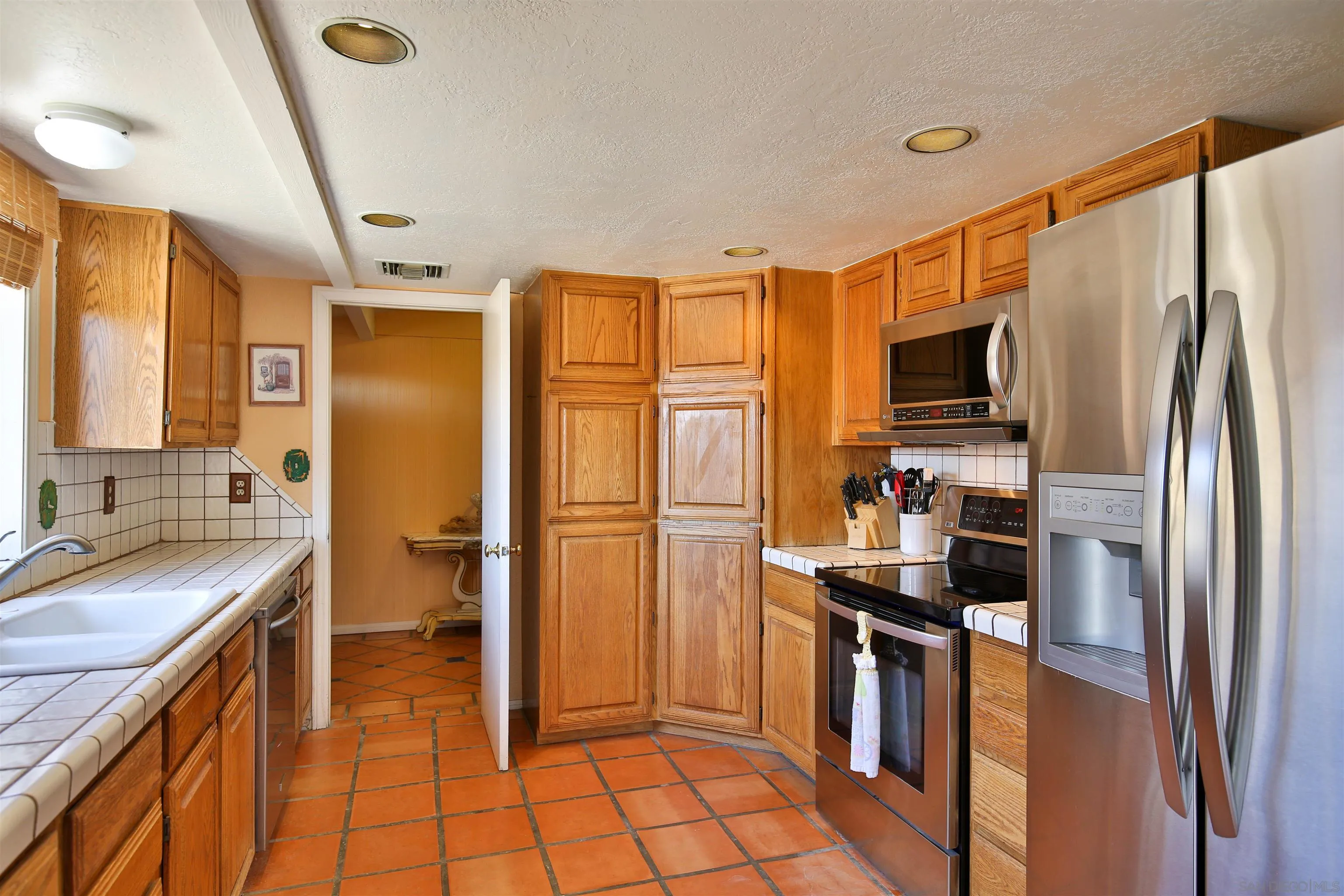 https://cdn.realtyfeed.com/cdn/127/250043822/e9fc627cc983da2c36e2878824395118.webp