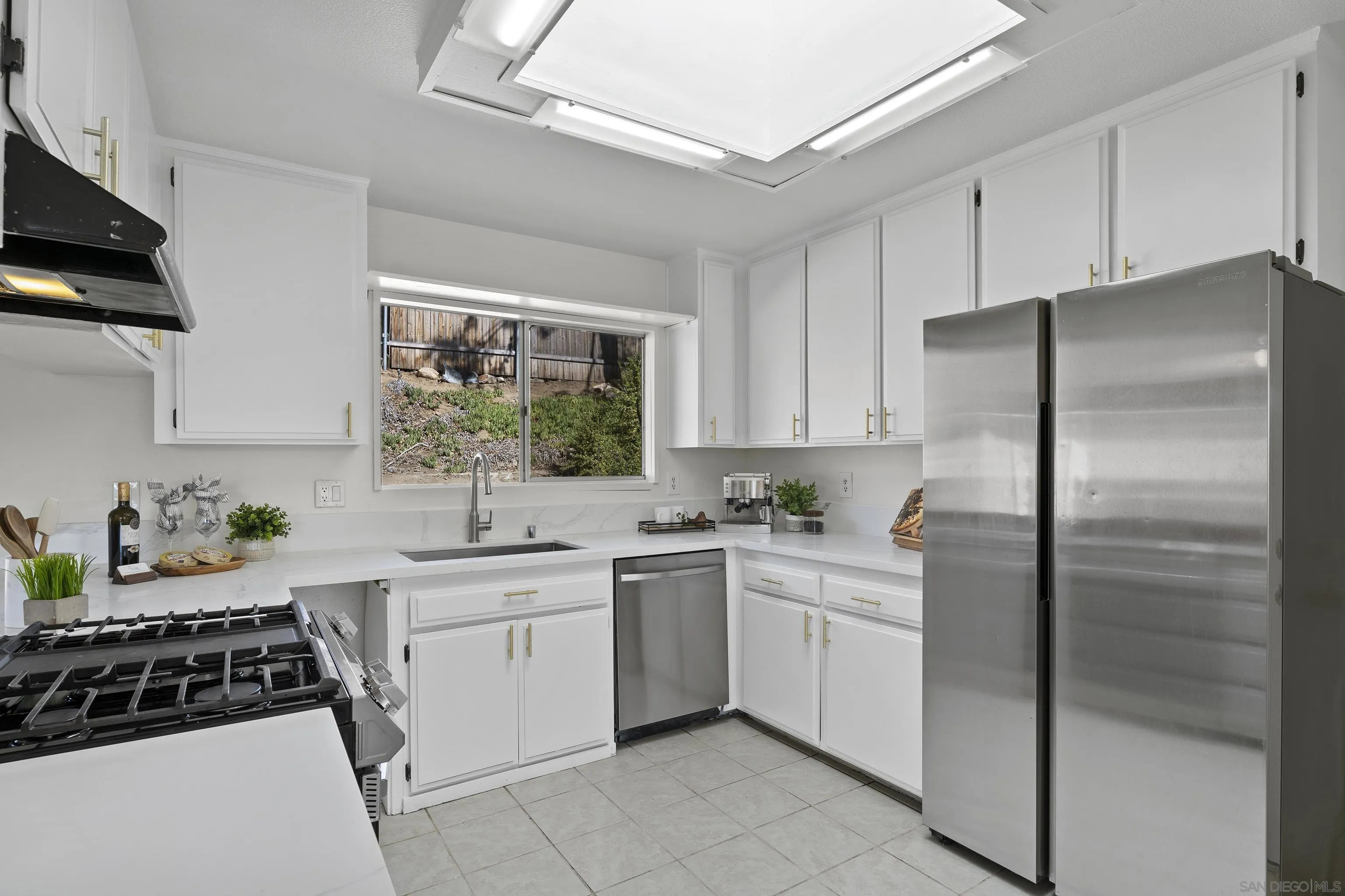 https://cdn.realtyfeed.com/cdn/127/250043836/8cca03d68fe92bee1594ab6fd445914e.webp