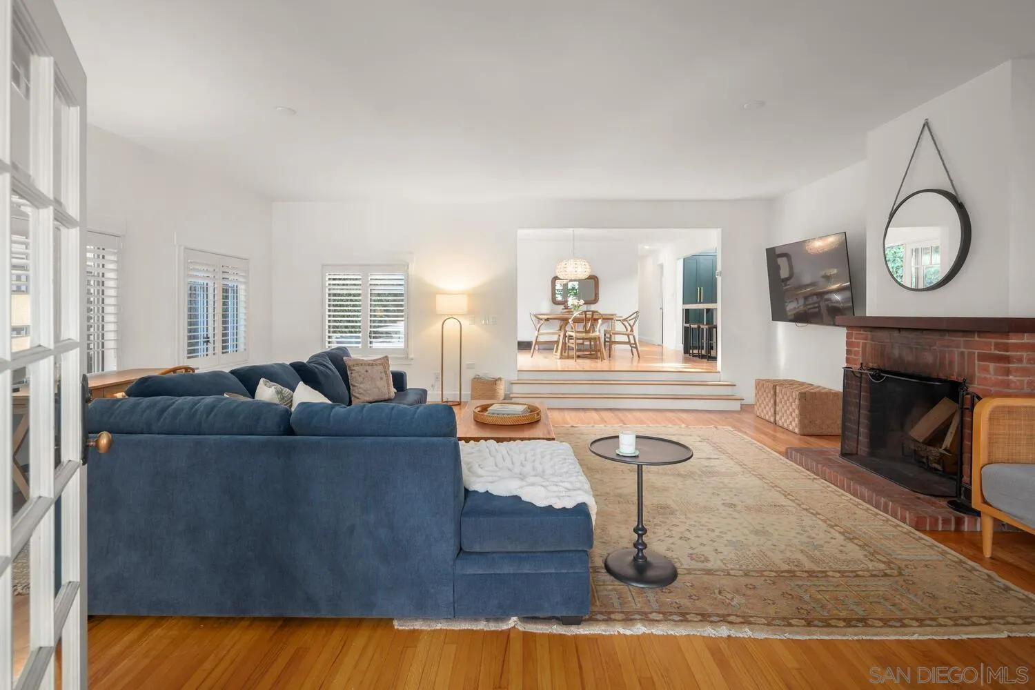 https://cdn.realtyfeed.com/cdn/127/250043838/a91d7db91f4b778108413f17b644e547.webp