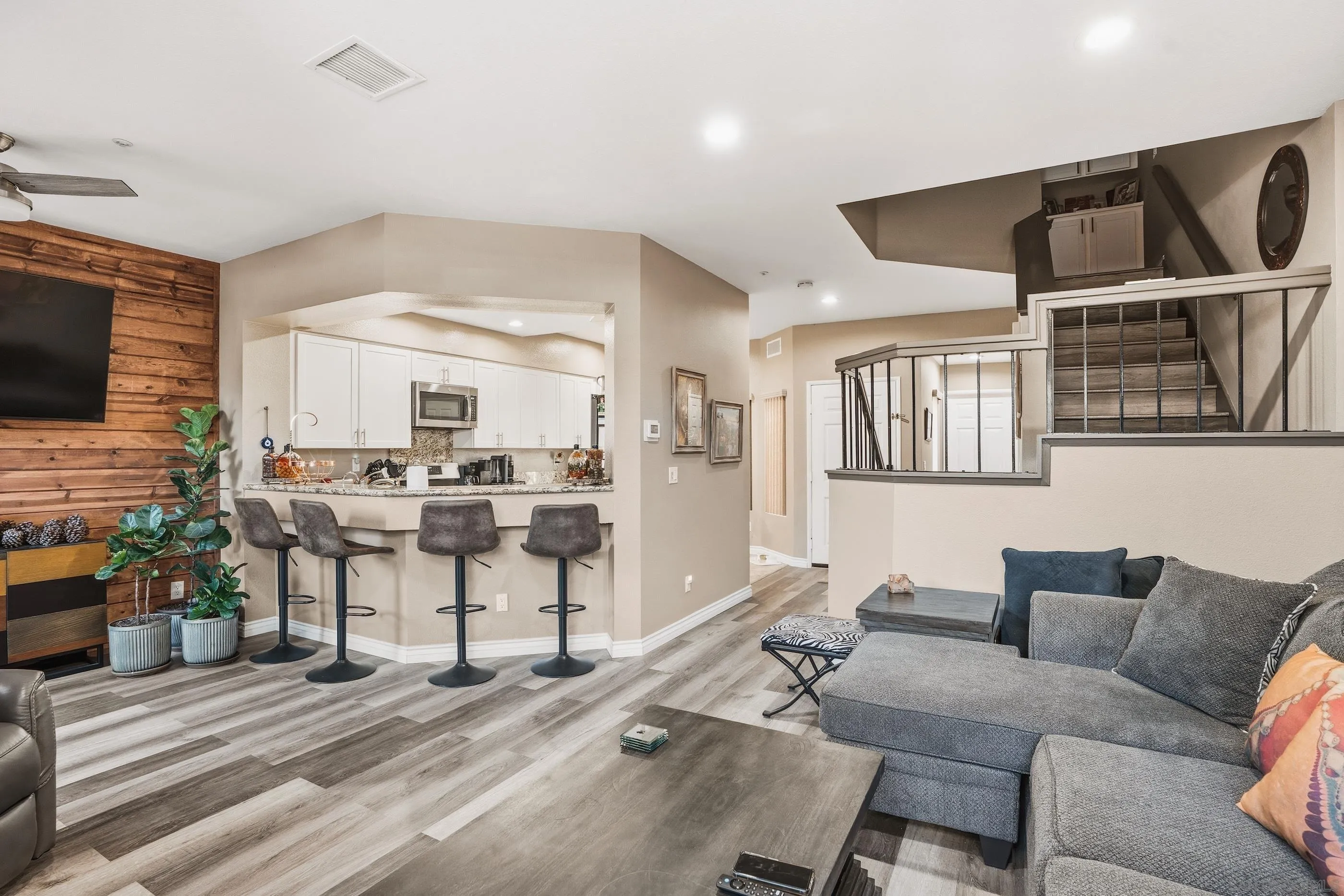 https://cdn.realtyfeed.com/cdn/127/250043861/f0d17b6881065c1db99590e3aa078061.webp