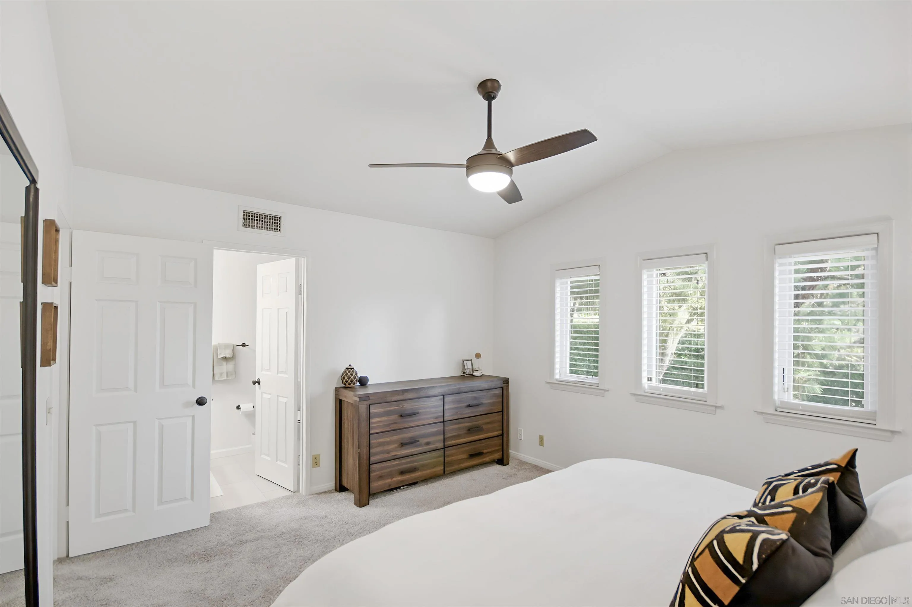 https://cdn.realtyfeed.com/cdn/127/250043876/6179a8bfd1309a1155923627814e26ab.webp